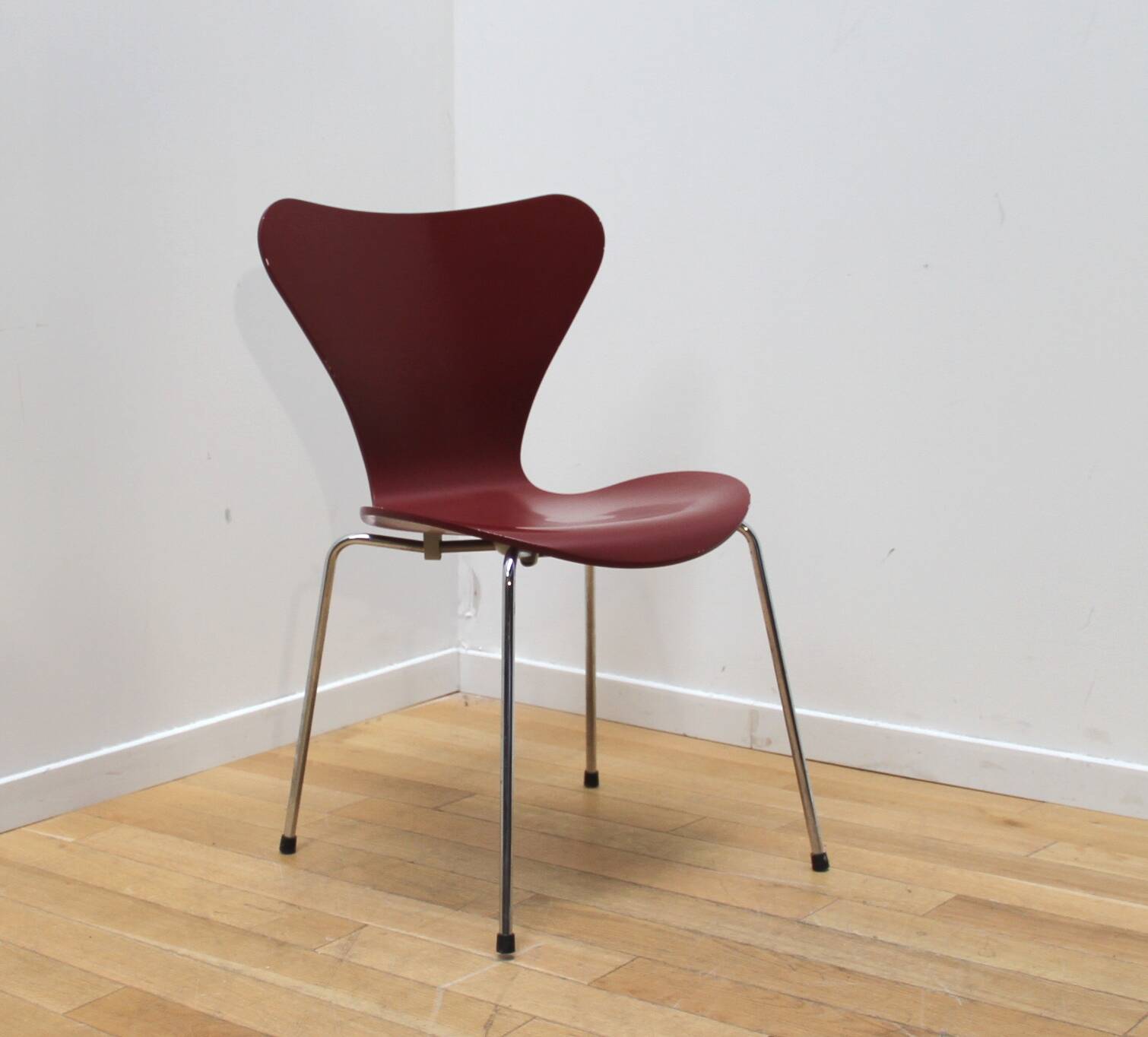 Suite de 9 chaises fourmi 3107 Arne Jacobsen