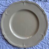 Ivory flat plates from Faïencerie de Longchamp