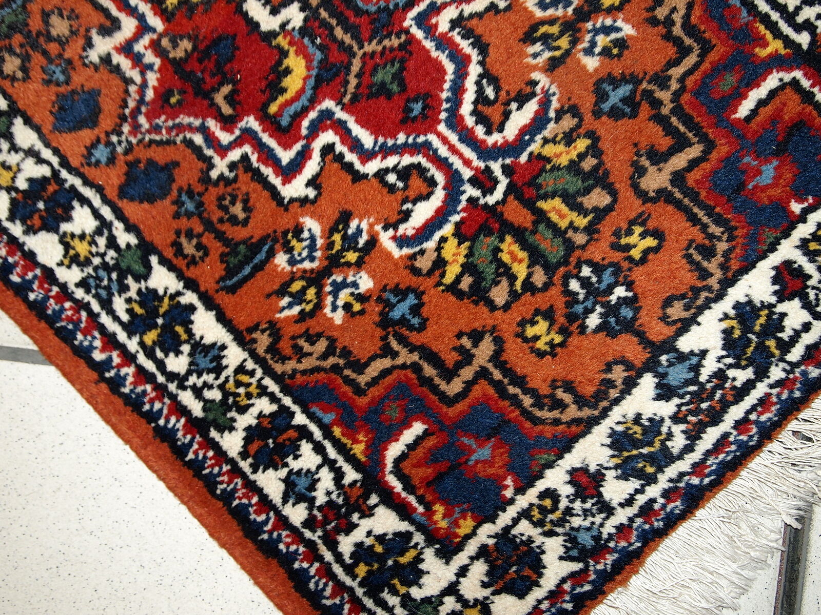 Vintage Persian Hamaadan done hand 40cm x 59cm carpet 1970 s