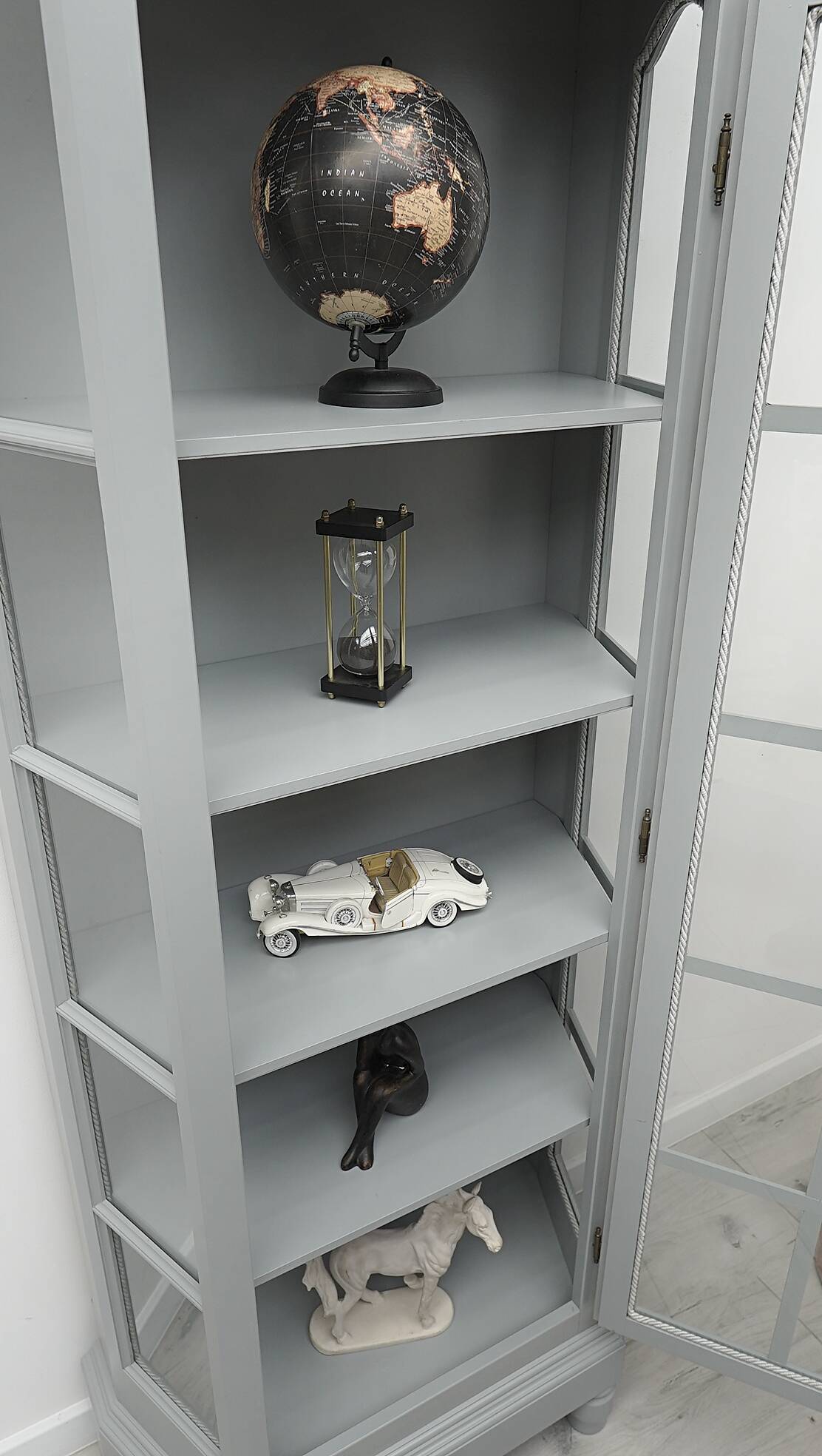 Display case made of oak wood