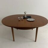 Vintage extendable table by Jentique