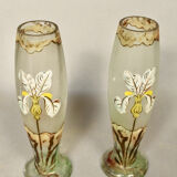 Paire de vases en verre à décor émaillé  d'iris