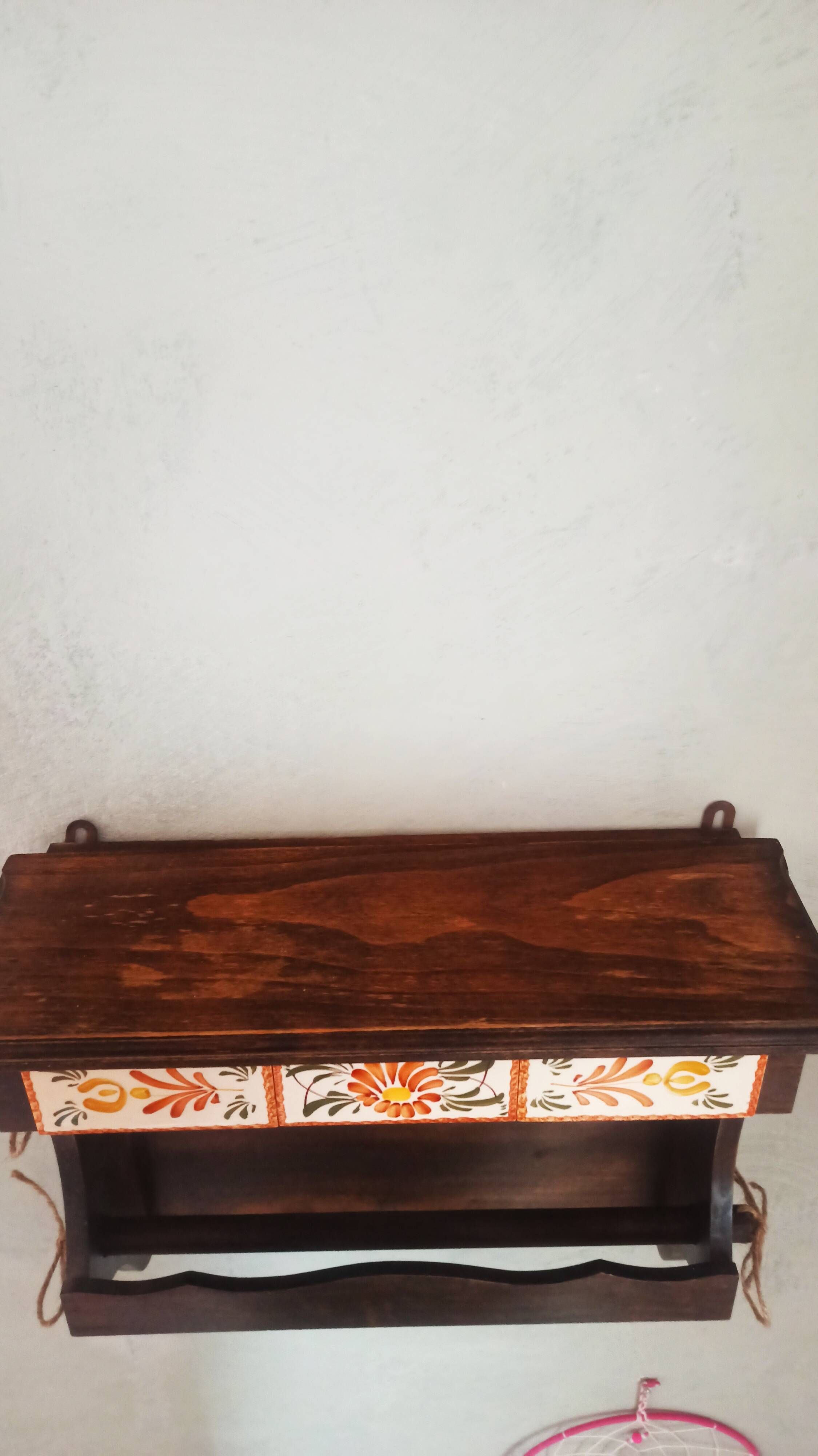 Wall-mounted kitchen roll holder / wall-mounted kitchen shelf