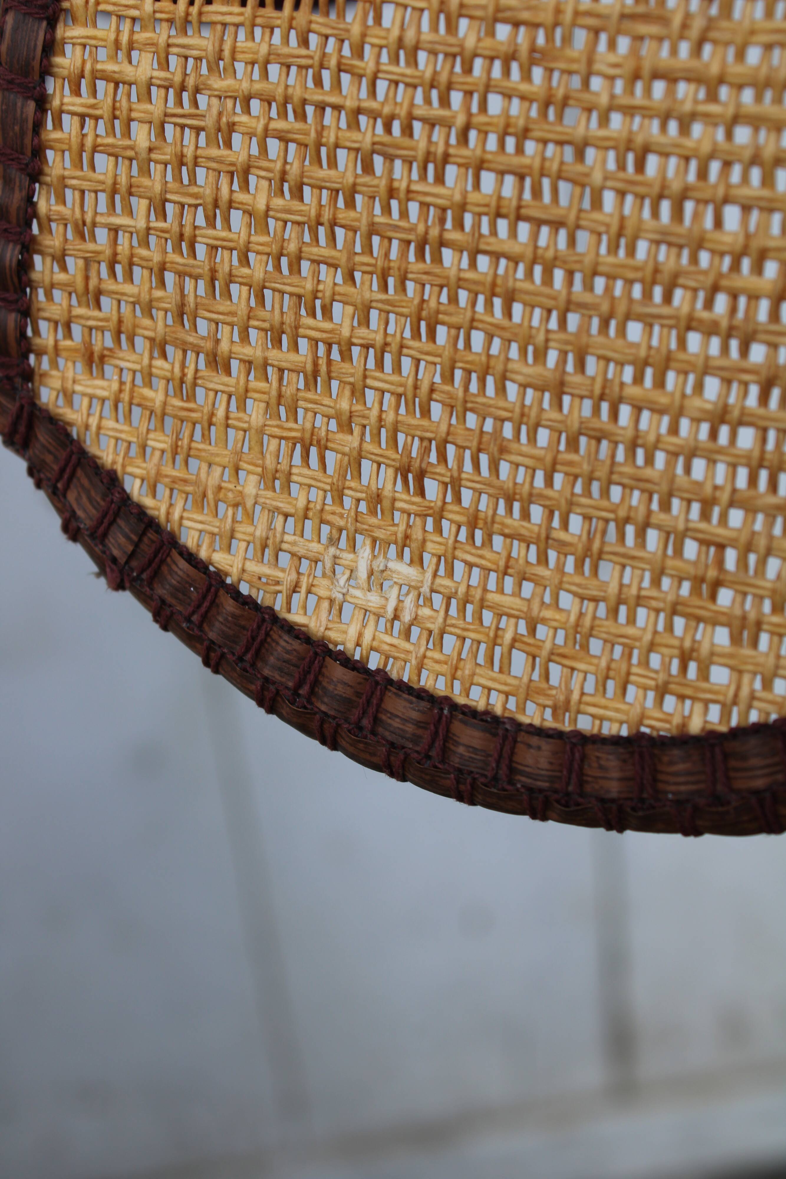 Hanging flower in rattan and rope