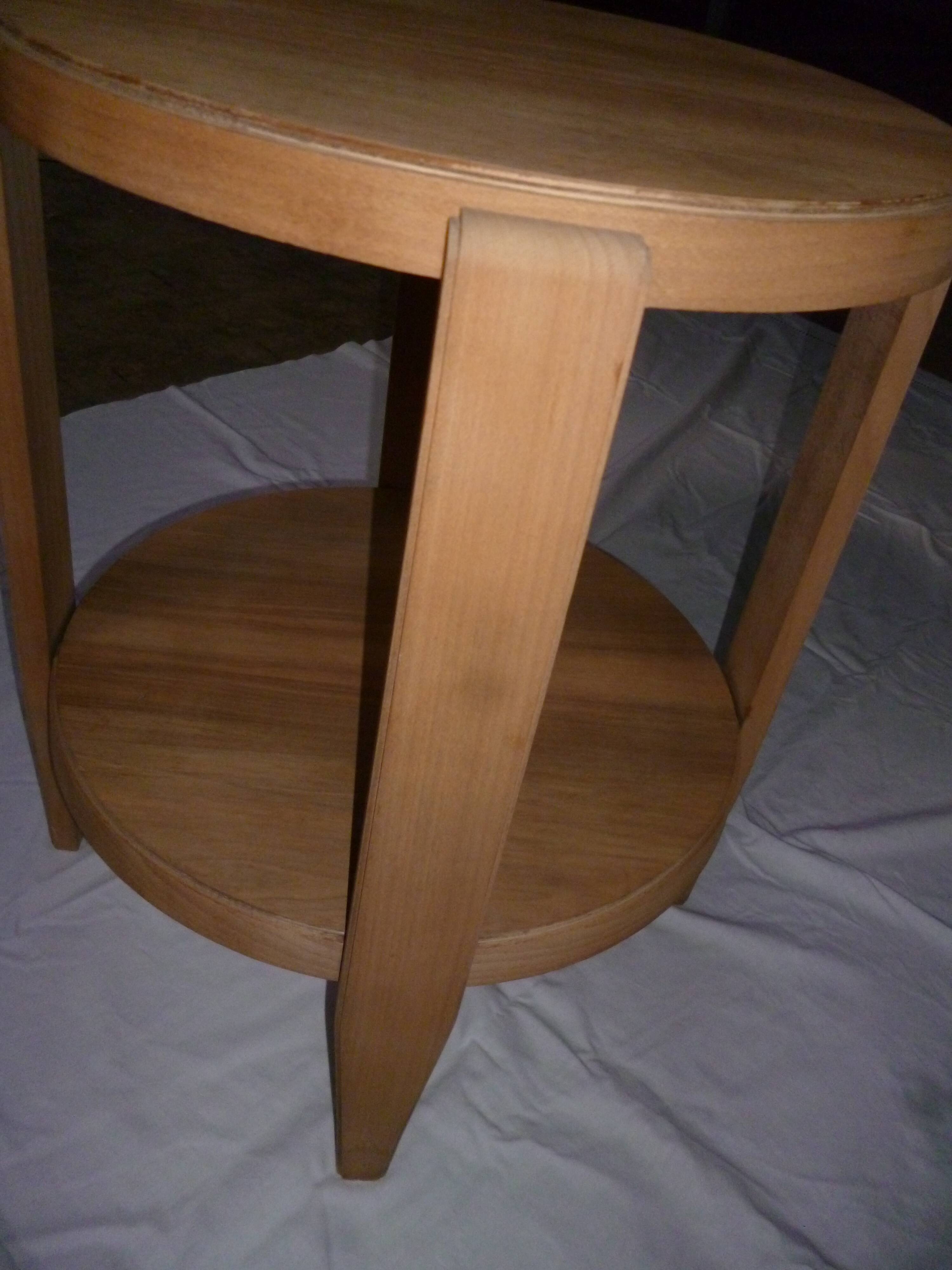 Round pedestal table years 40