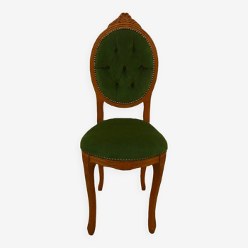 Chaise médaillon ancienne chic de style avec tissus velours vert et clous