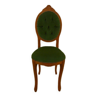 Chaise médaillon ancienne chic de style avec tissus velours vert et clous