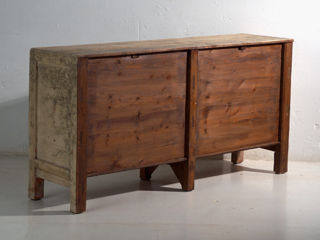 Buffet ancien en bois d’orme – Chine, vers 1950