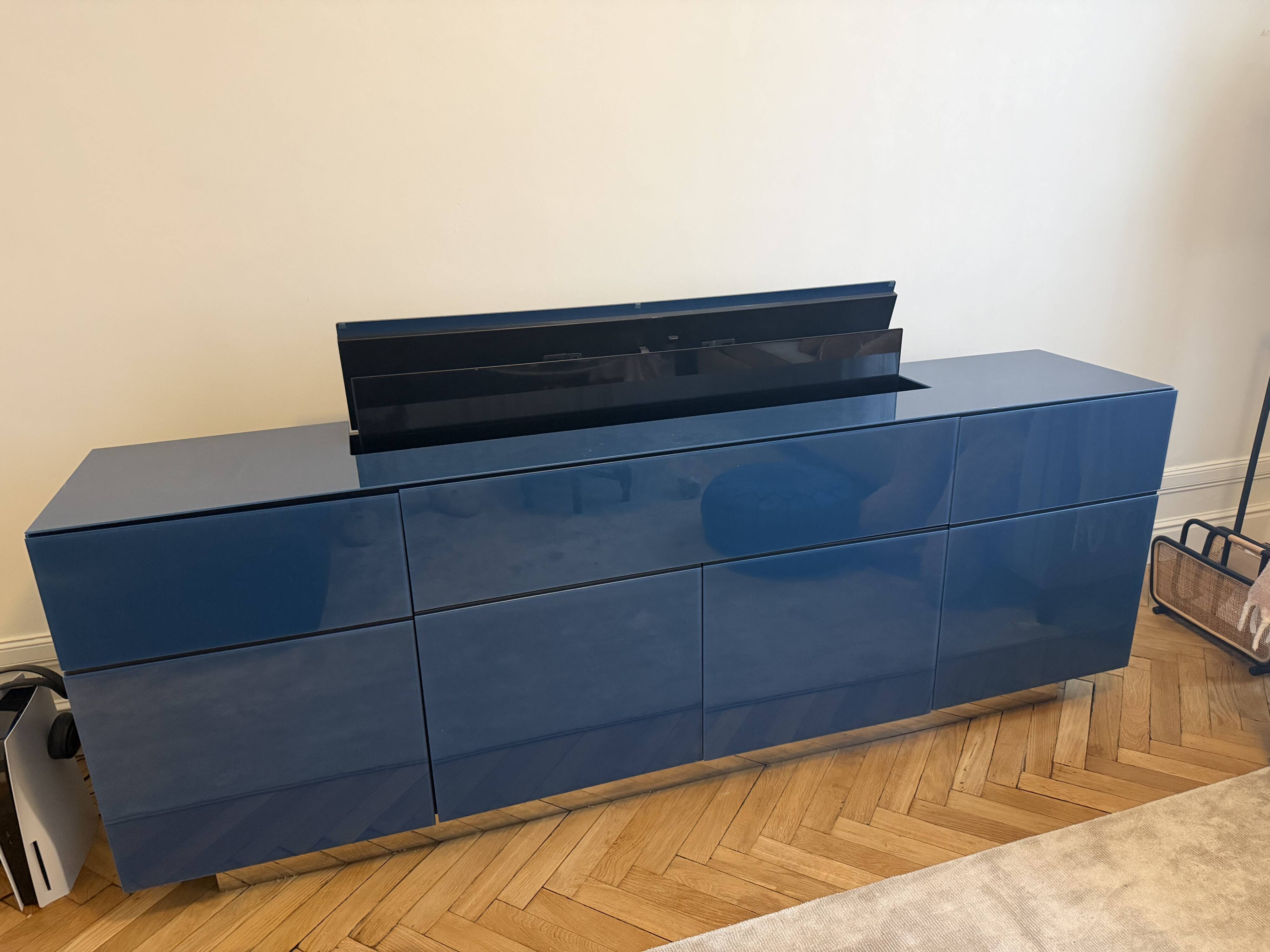 Hide-and-seek TV unit Roche Bobois