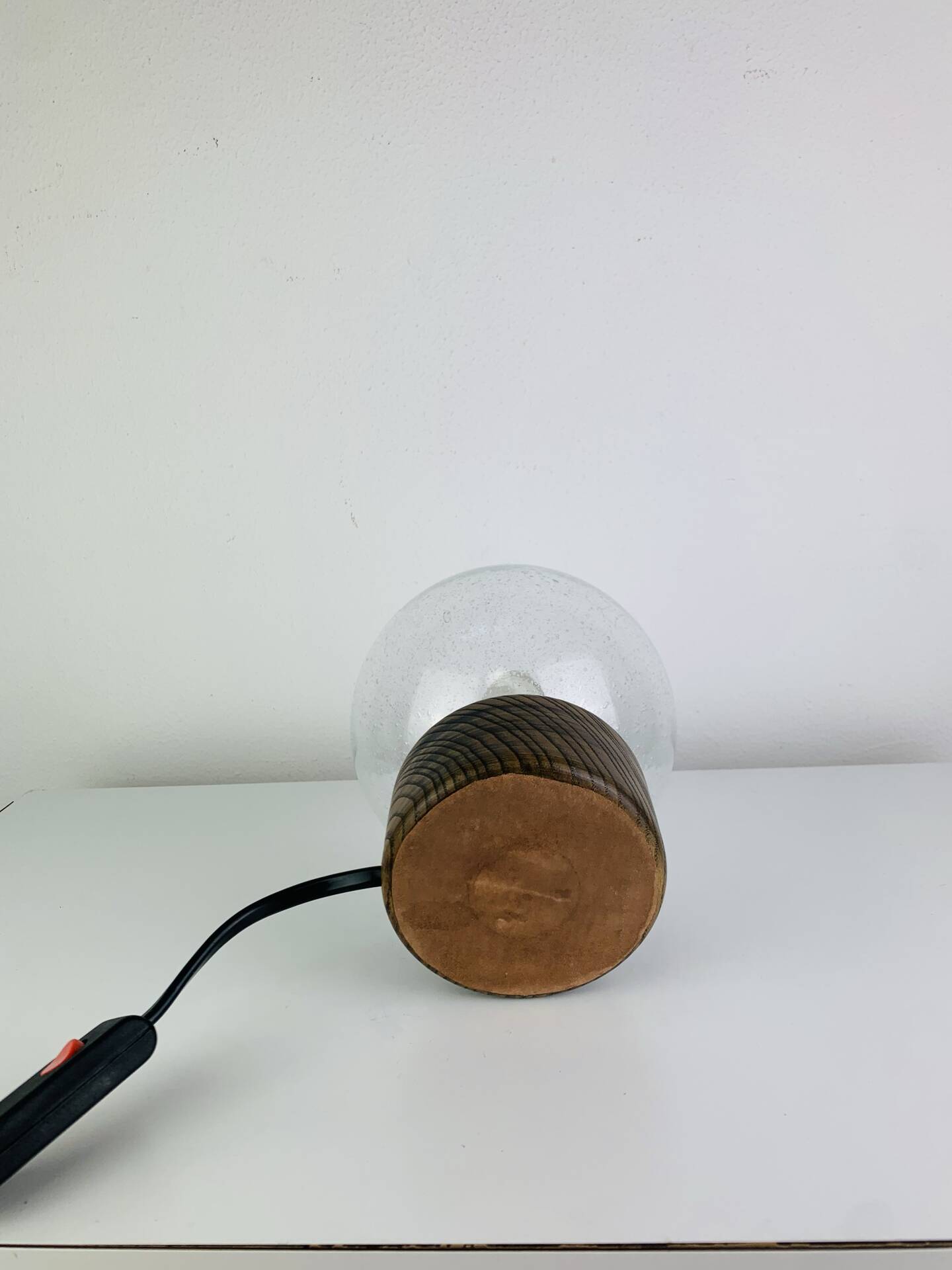 Lampe brutaliste bois massif et globe verre bullé, Temde Leuchten, 60