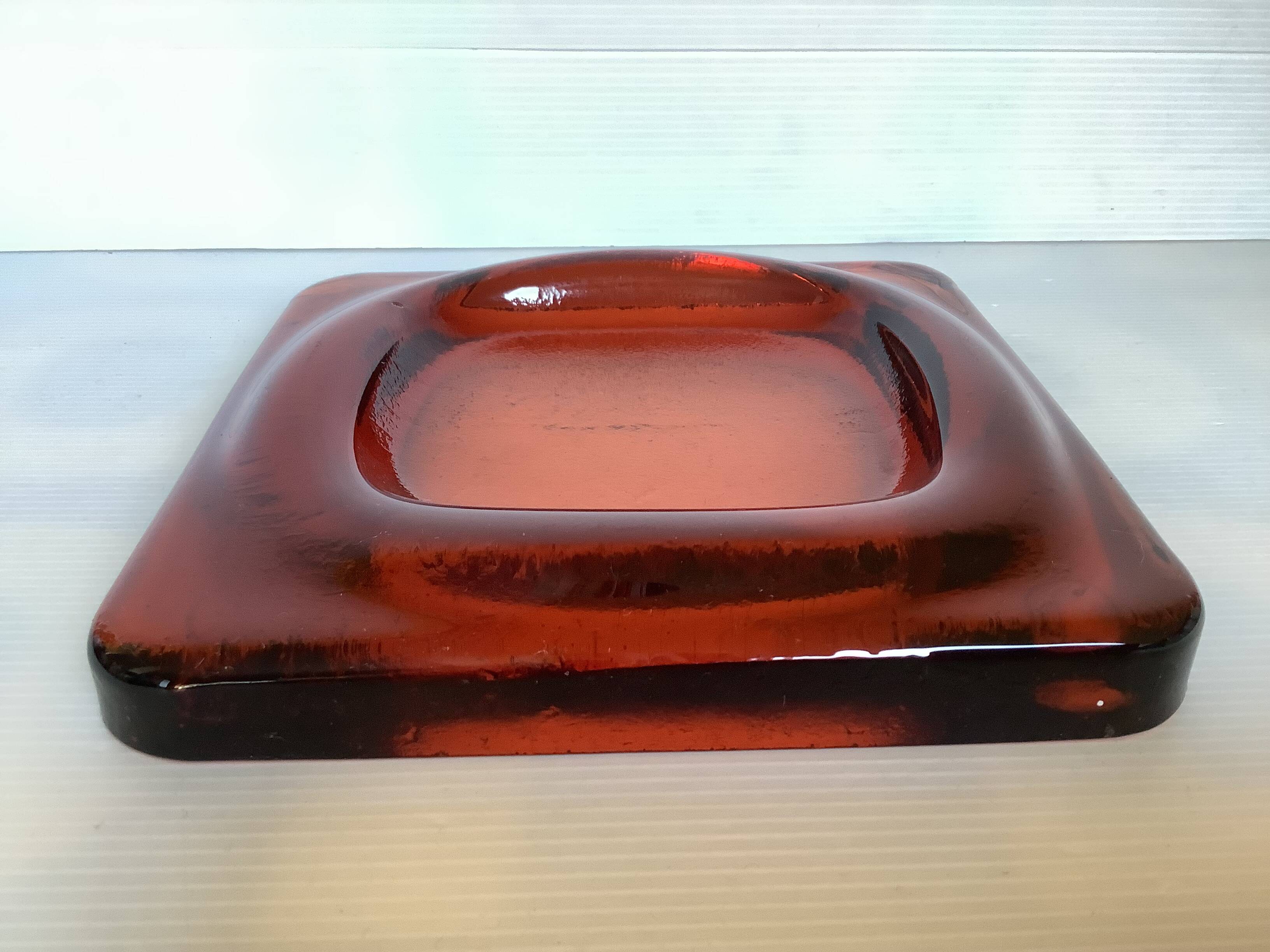 Saint Gobain coin pocket emptier