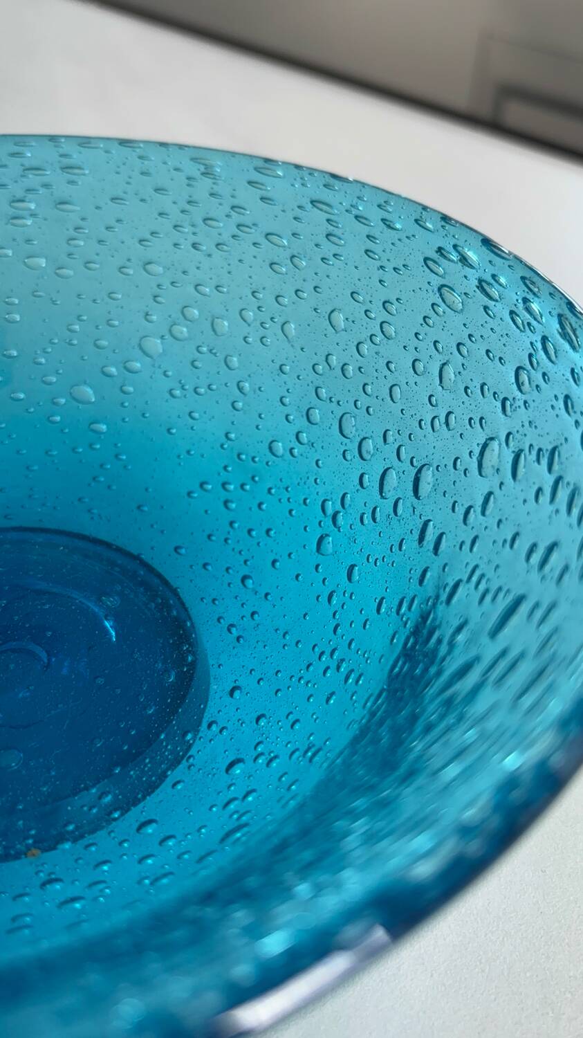 Decorative bowl in blue bubble glass Hand-blown glass