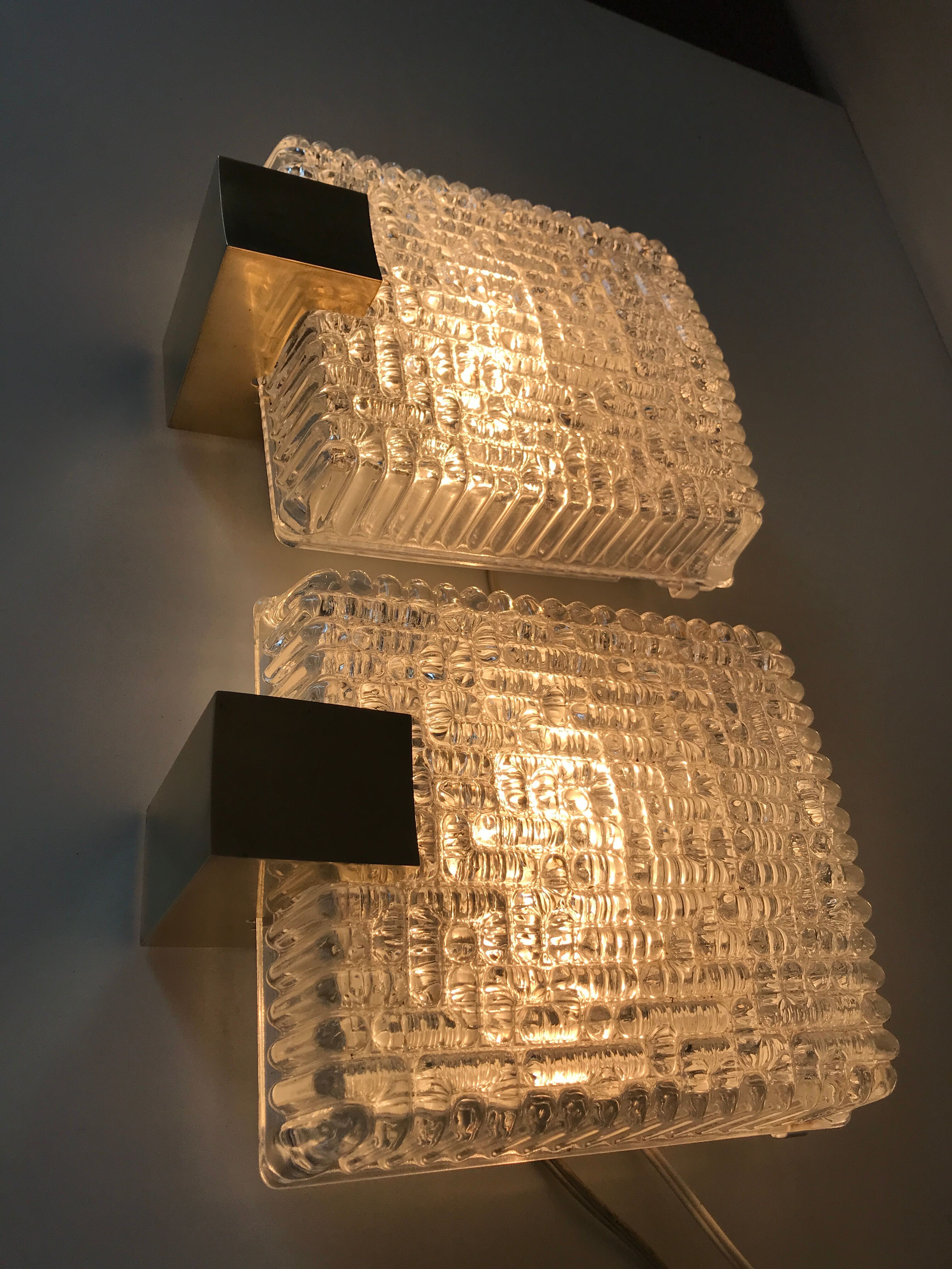 Paire d’appliques dalle de verre et laiton design 70