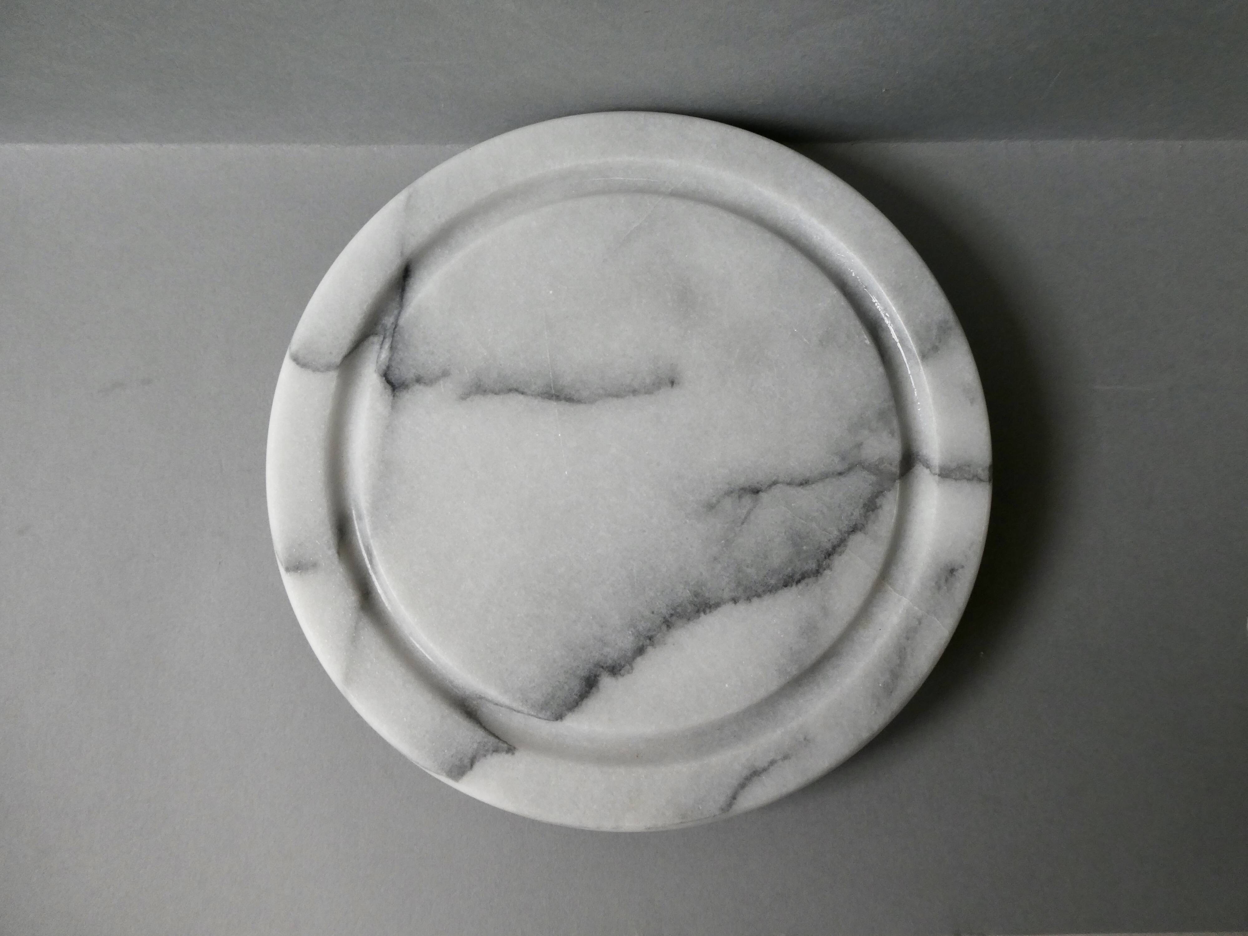 White marble table mat, grey veined