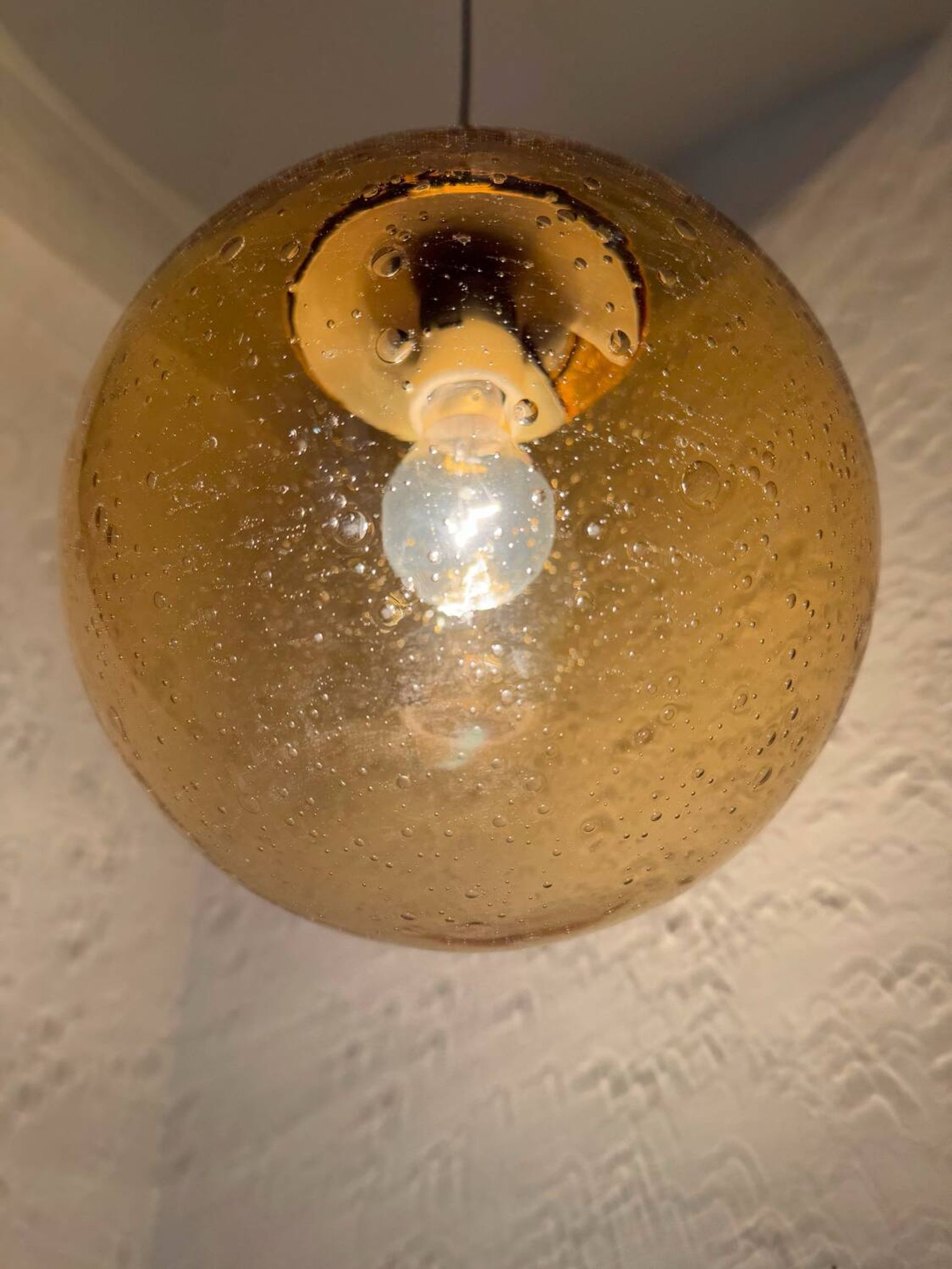 Lustre verre ambré bullé années 70
