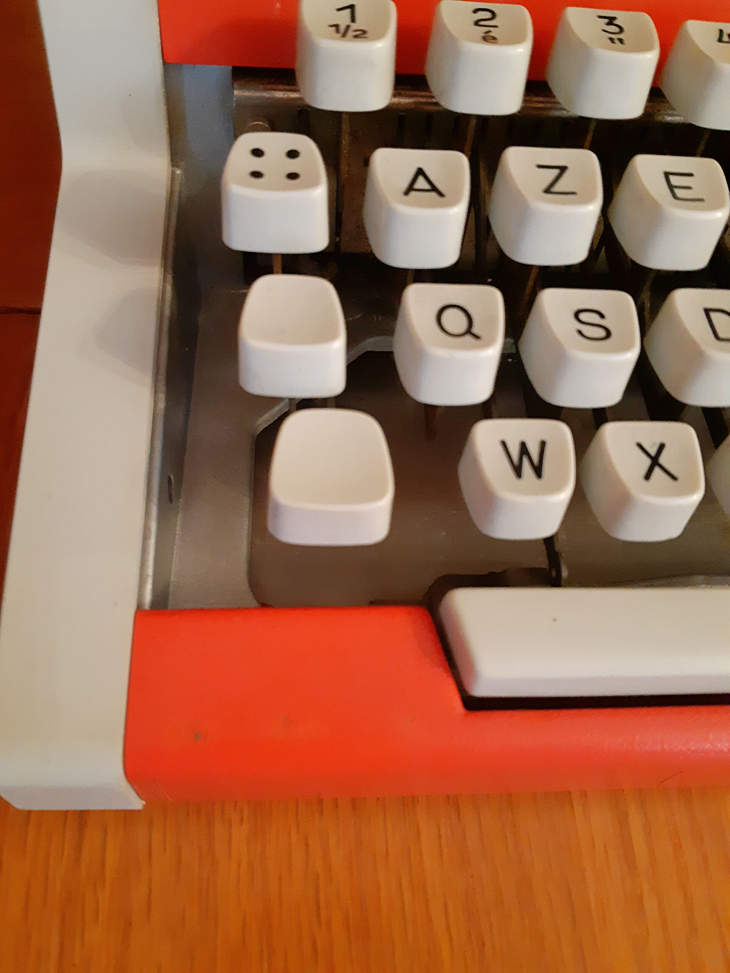 Portable typewriter " Olympia traveller de luxe " , red , in working order