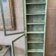Petite vitrine en bois laqué vert