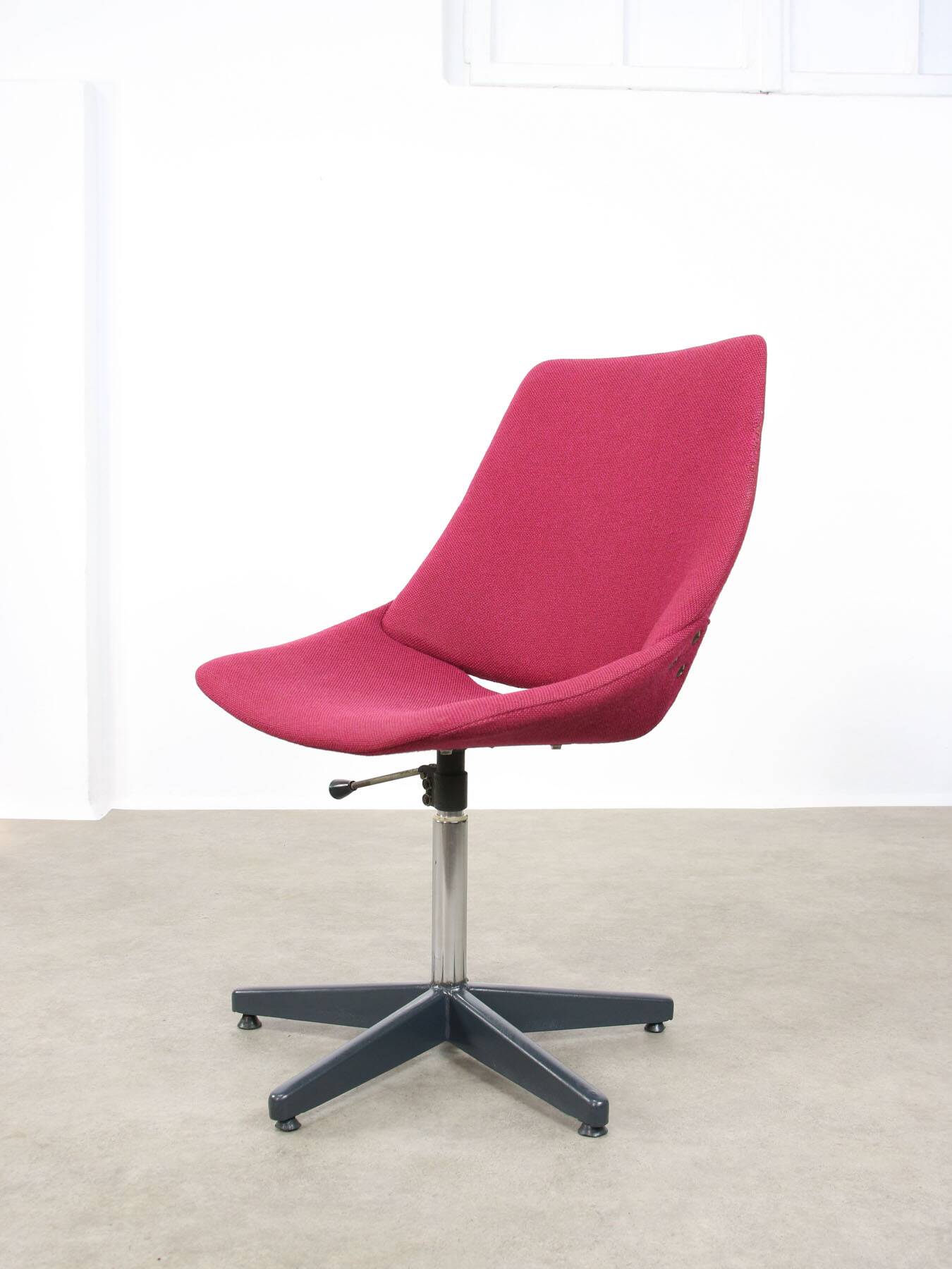 Pink Shell Swivel Chair by Niko Kralj for Stol Kamnik, 1970s