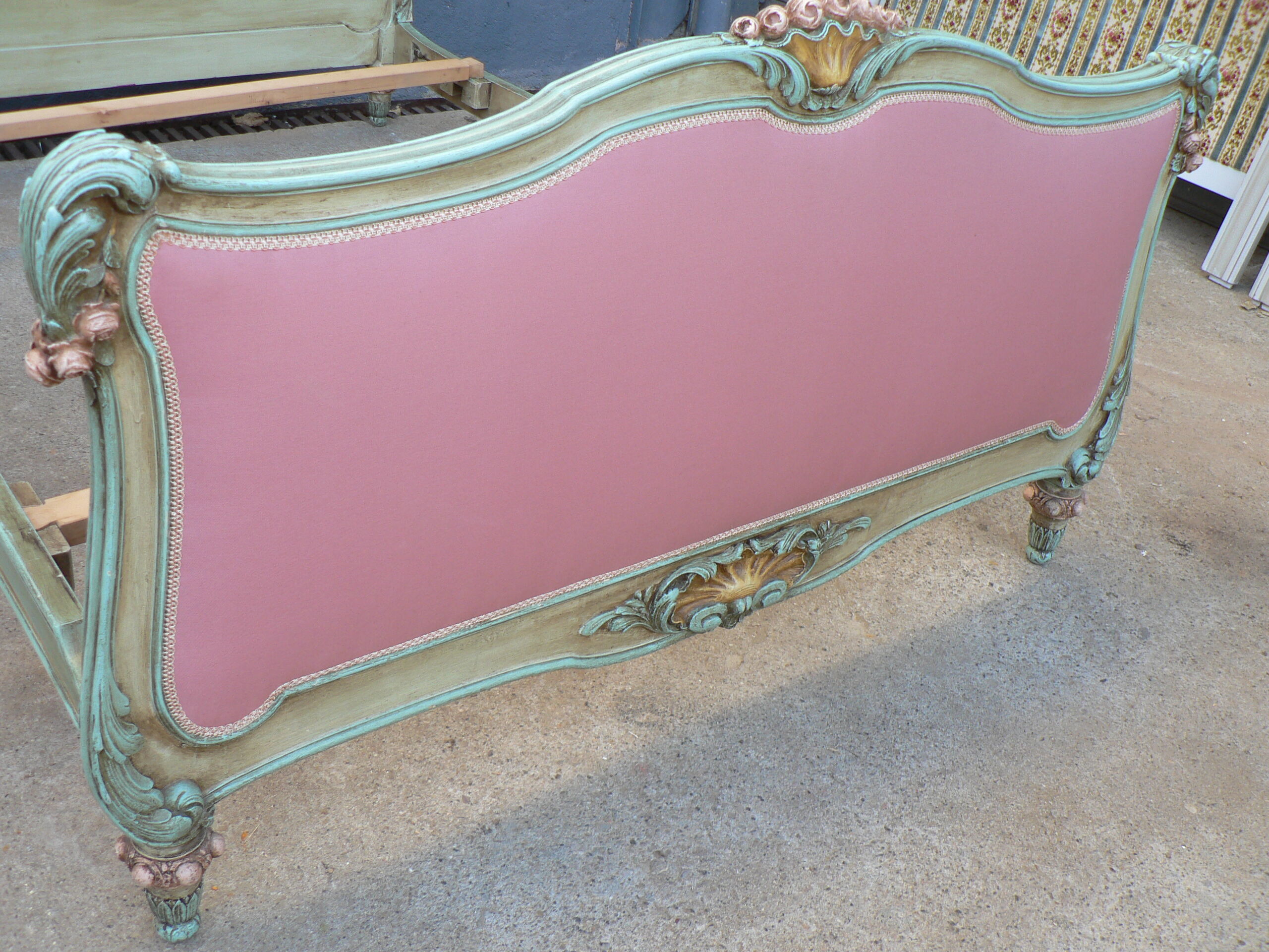 Lit capitonné style Louis XV