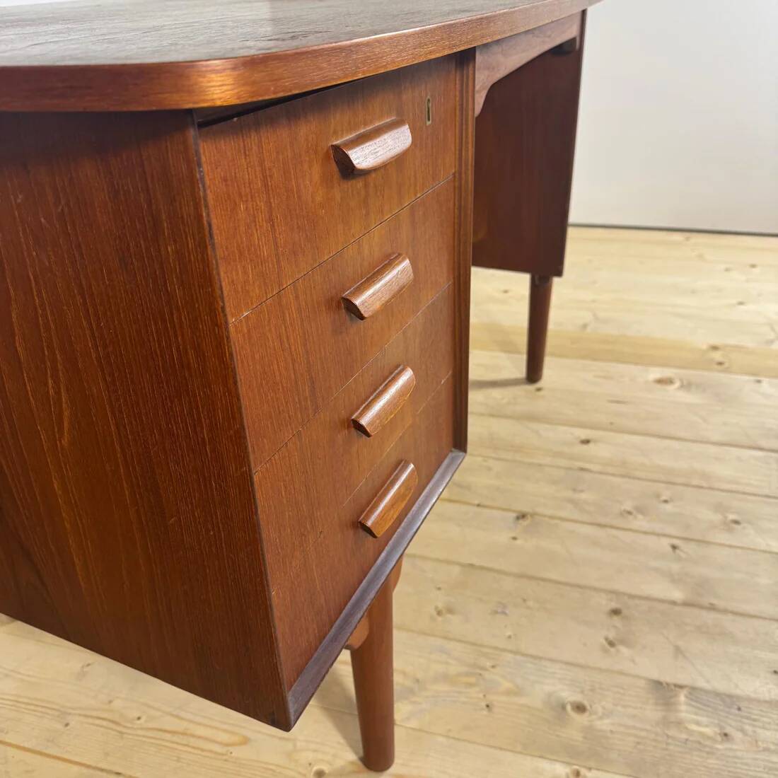 Vintage teak desk by H.P. Hansen – Mid-century elegance for refined interiors