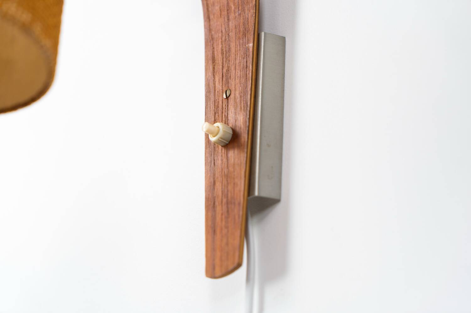 Applique en contreplaqué et sisal (Danemark, années 1960).