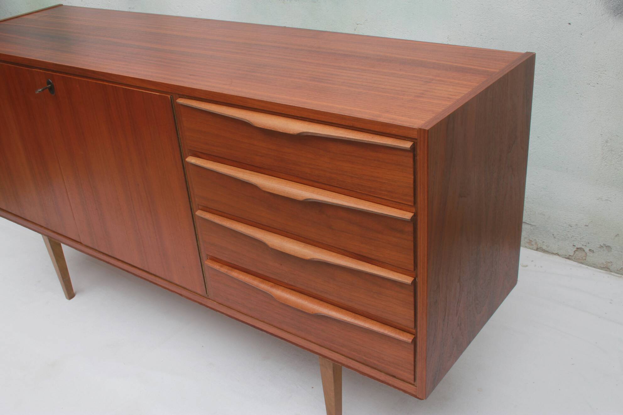 1960s sideboard in walnut with 4 drawers