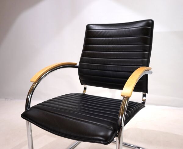 Chaise de salle à manger/conférence en cuir Thonet S74 par Josef Gorica, 1990