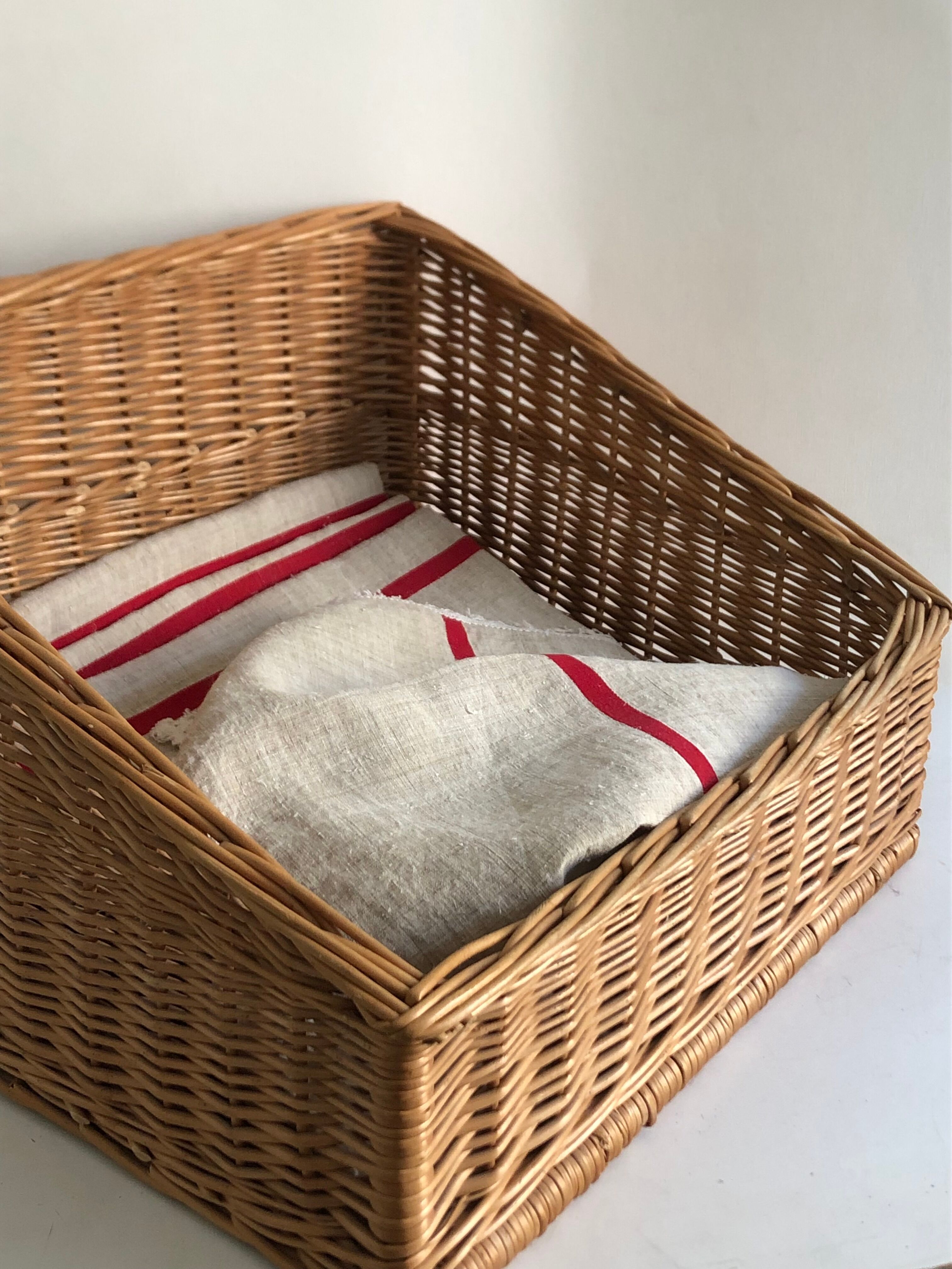 Baker's basket, wicker