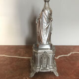 Virgin statue and child regulates it