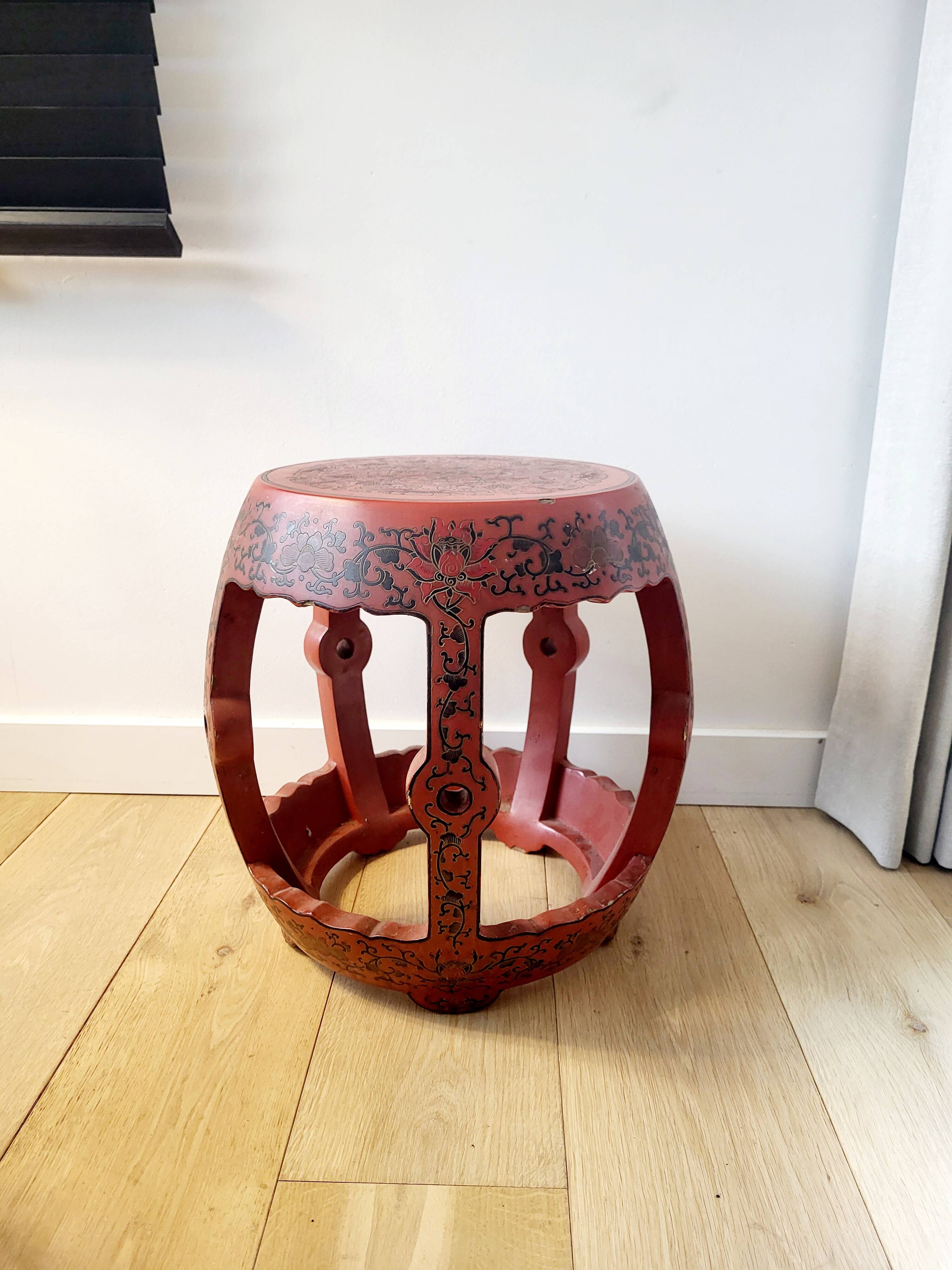 Tabouret, table d'appoint en bois laqué rouge, Chine