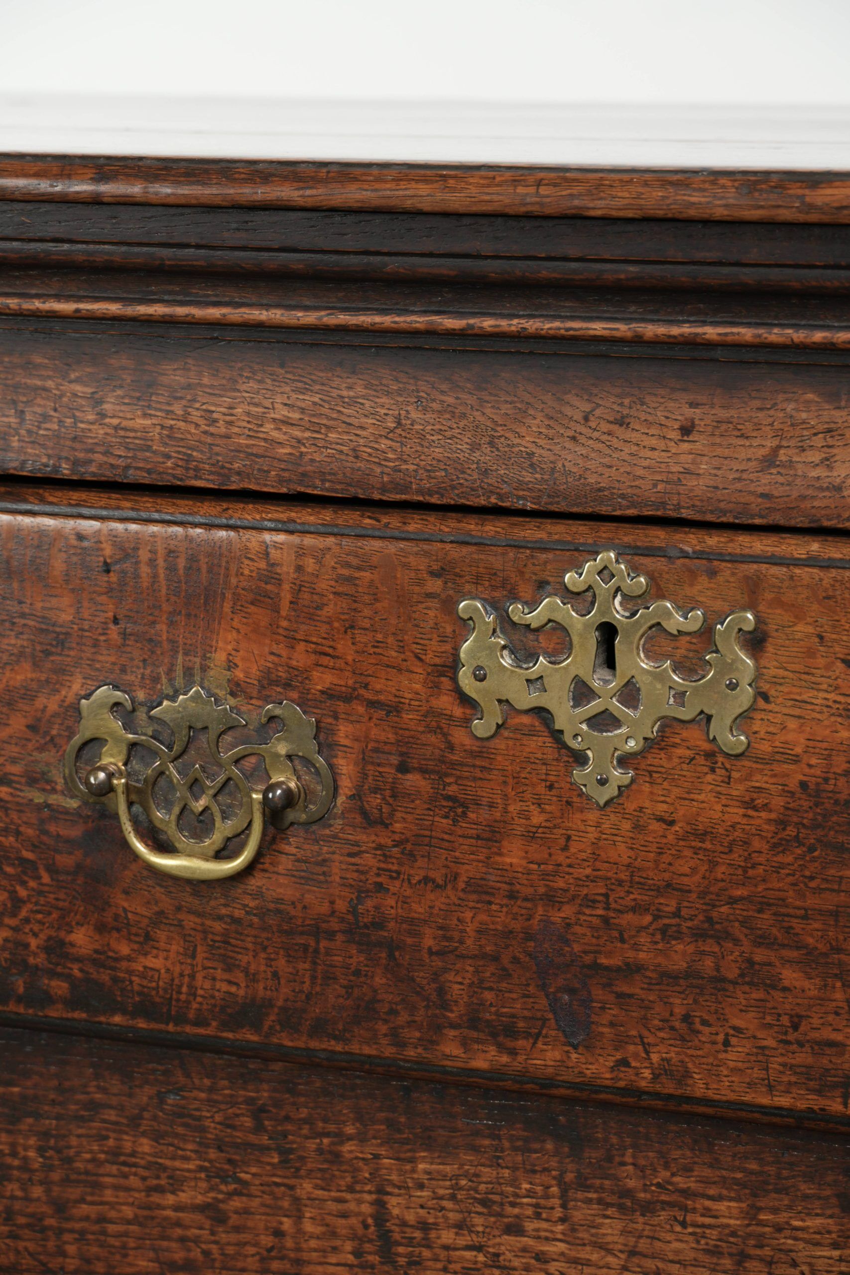English antique oak sideboard with 3 drawers from the early 18th century