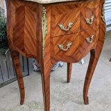Ancienne petite commode galbée en marqueterie bois de rose style Louis XV