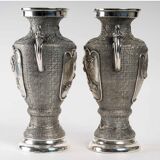 Paire de vases en métal argenté, asie