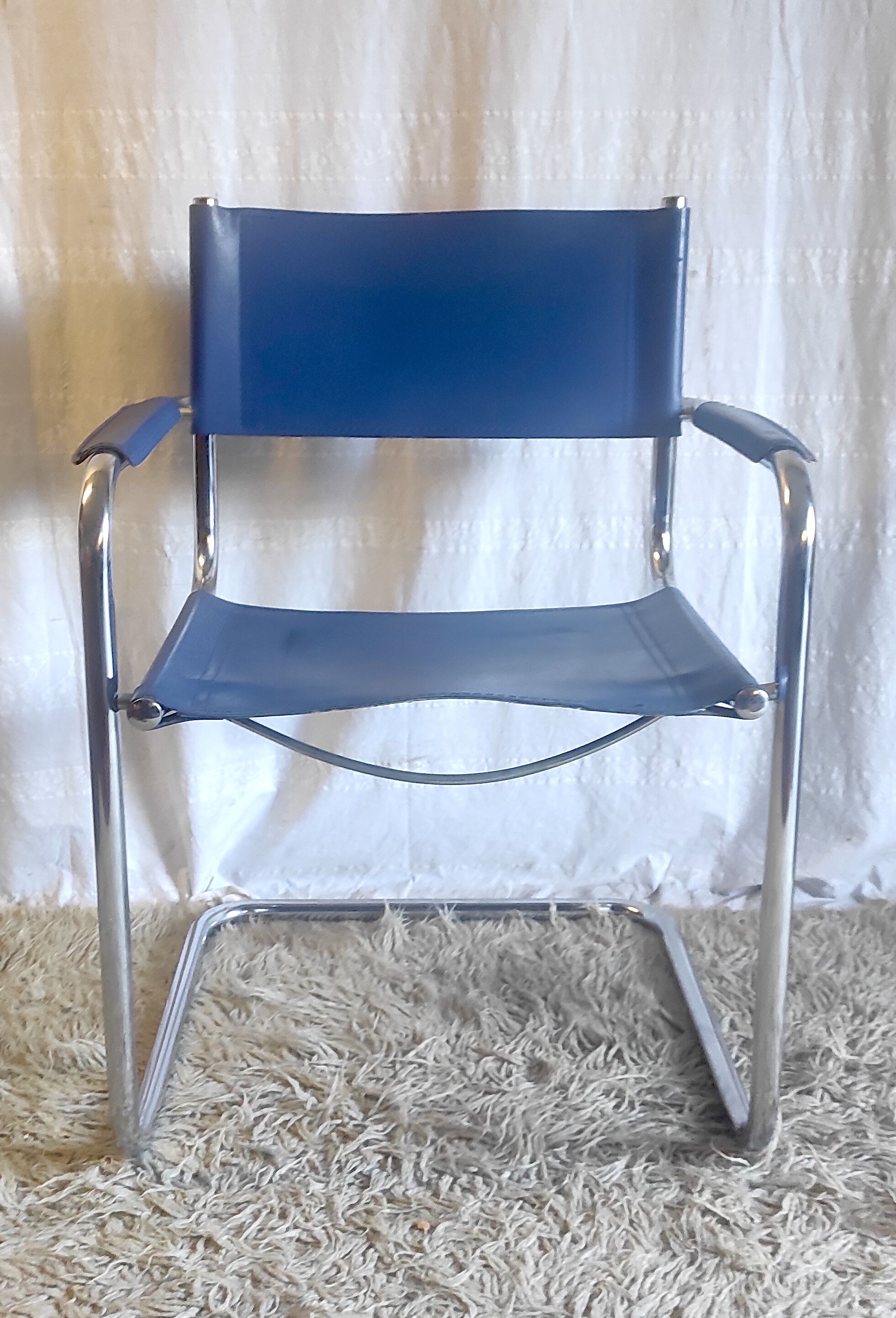 Bauhaus cantilever armchair in blue leather, 80s/90s