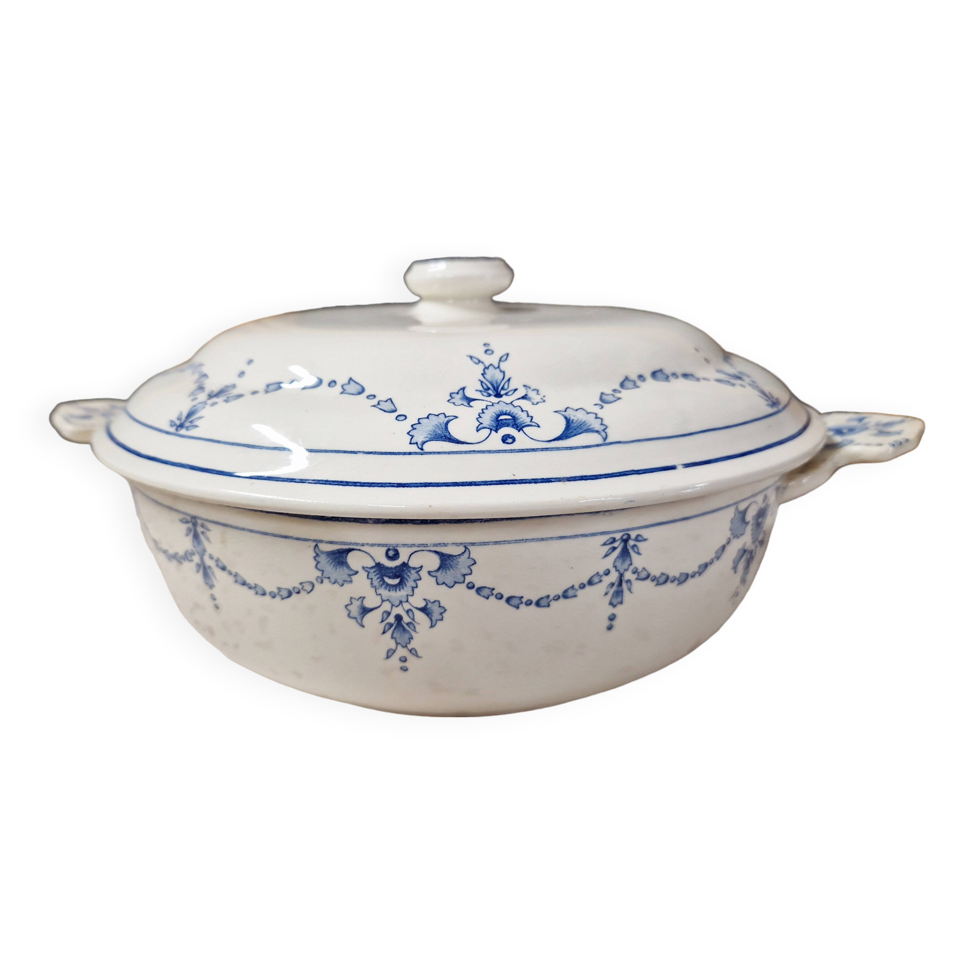 Iron earth soup tureen or vegetable dish bourgeois paris store model vieux lille blue garlands