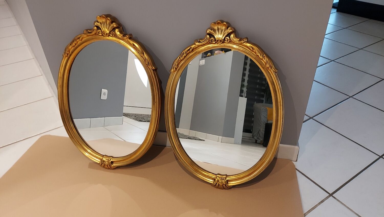 Paire de miroirs oval  doré vintage