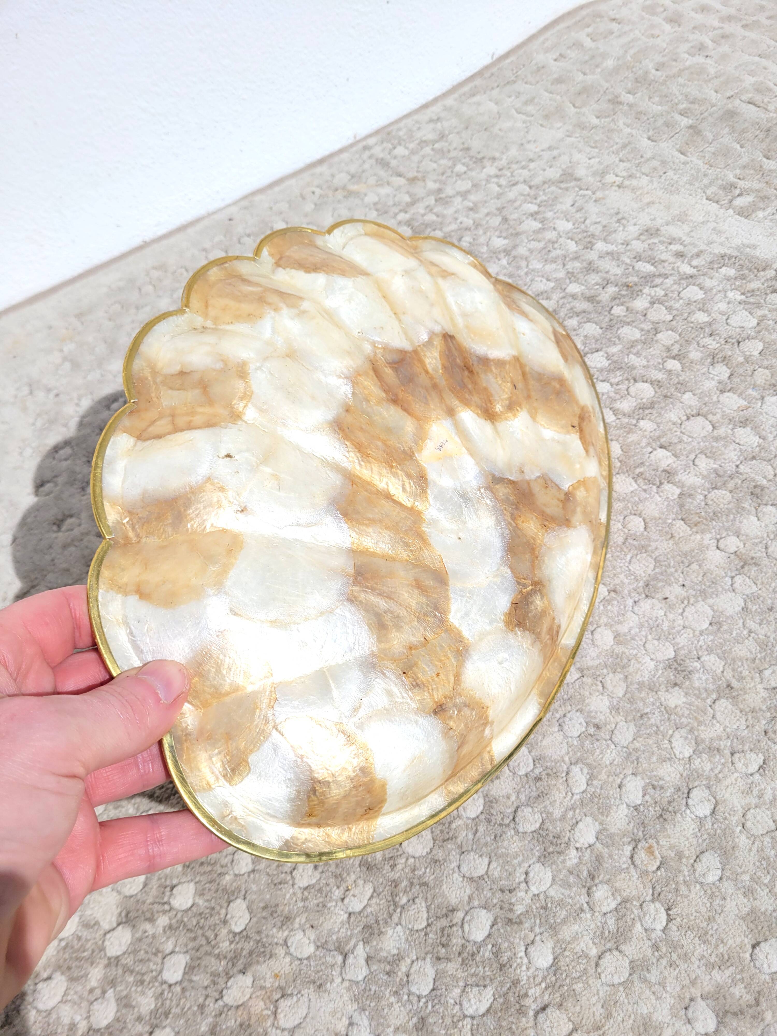 Shell tray in mother-of-pearl and brass