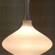 Suspension design en verre opalin - années 60/70