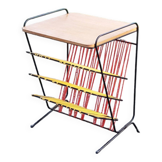 Vintage side table in blond oak, metal base and red and yellow scoubidous