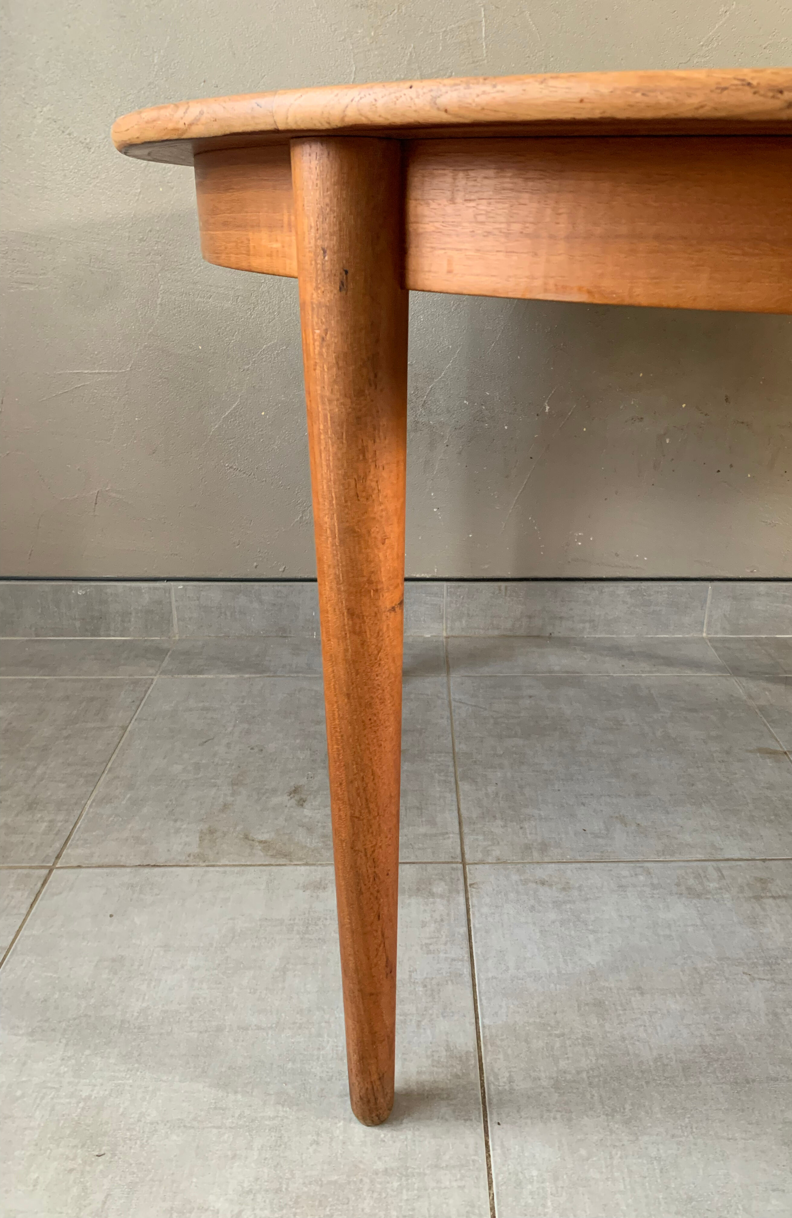 Danish teak dining table mSe Mobler, distributed by Samcom