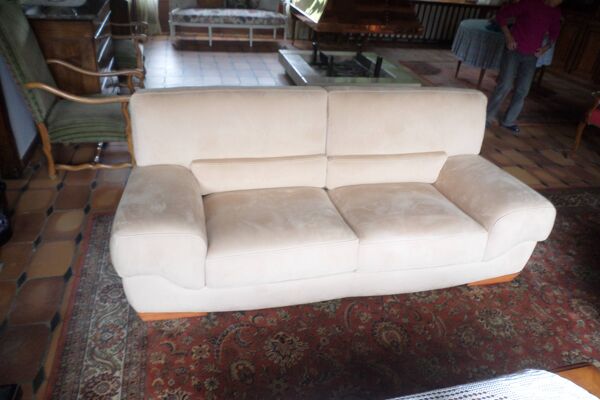 Deux canapés beiges