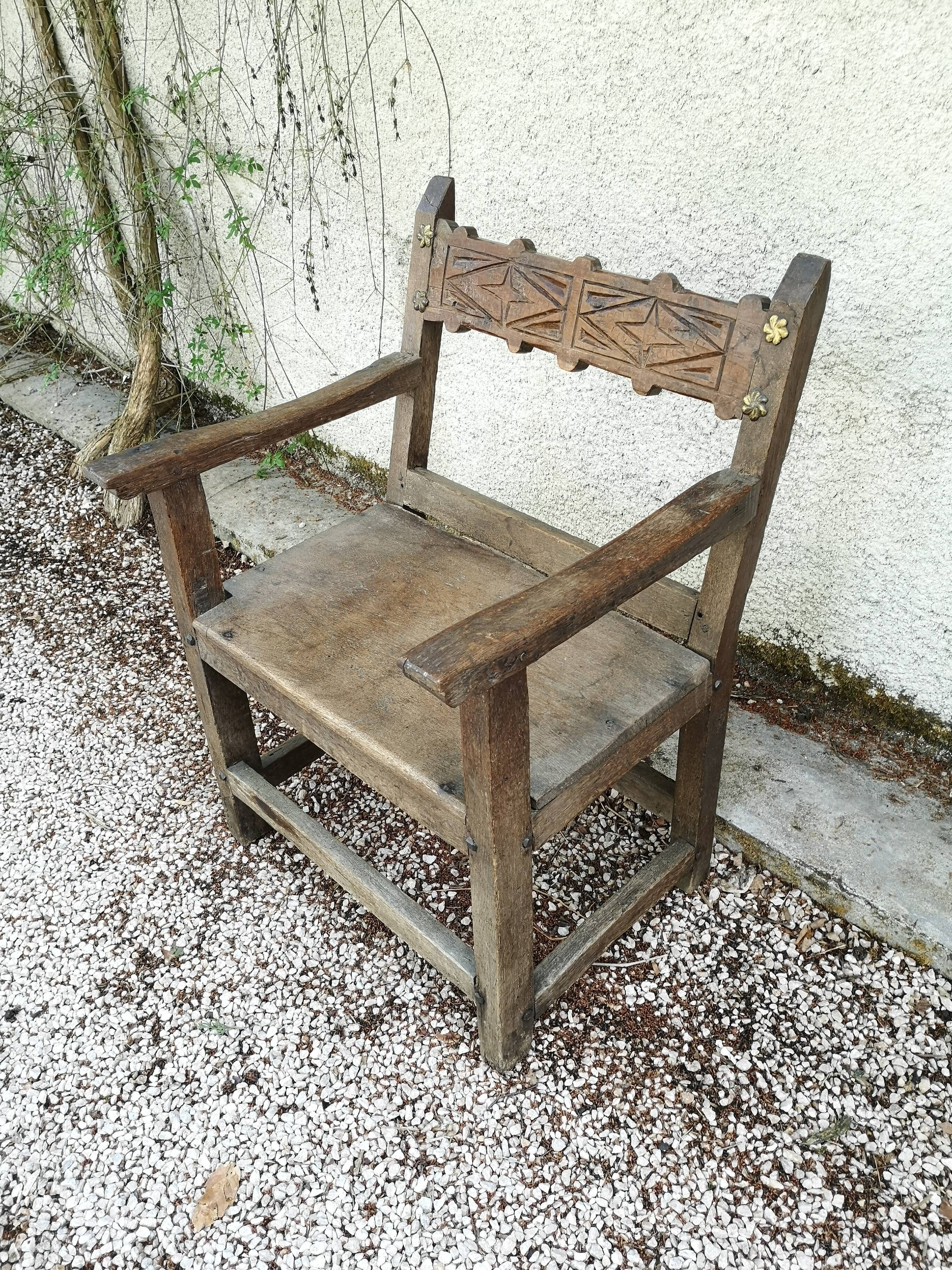 Traditional throne armchair