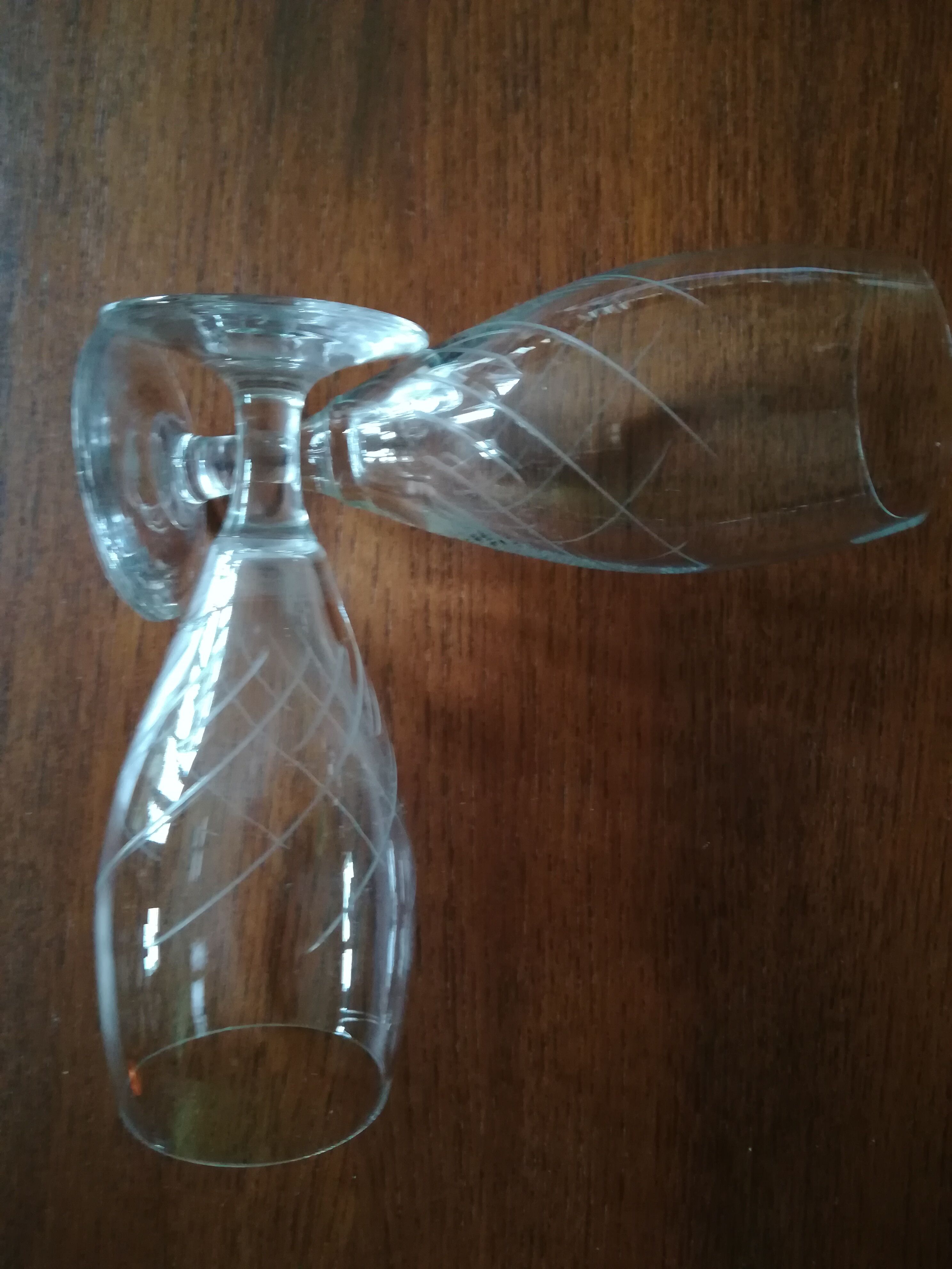 Eight champagne flutes in engraved glass