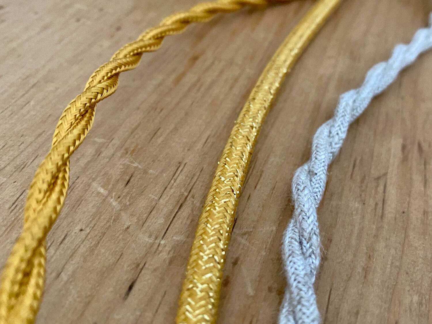 Vintage art deco globe table lamp in frosted glass