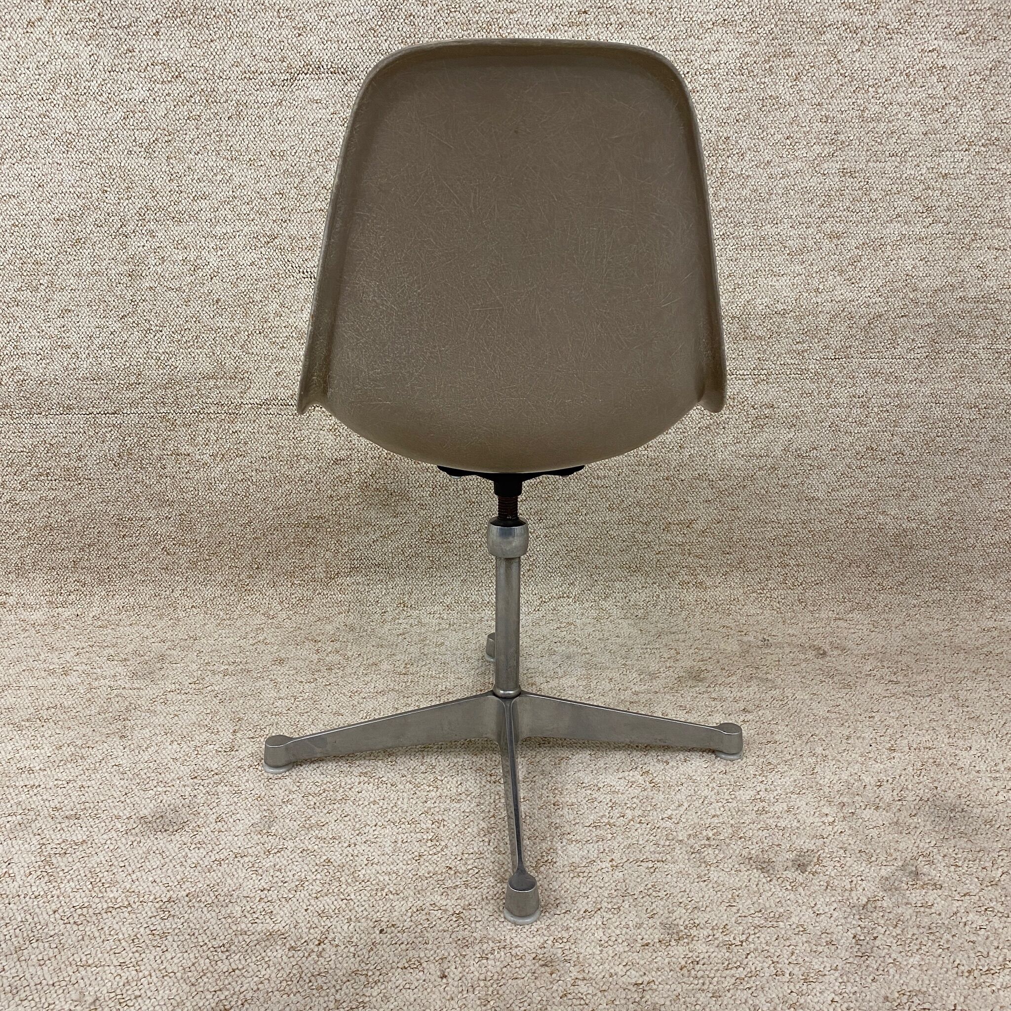 Eames chair fiberglass grey herman miller