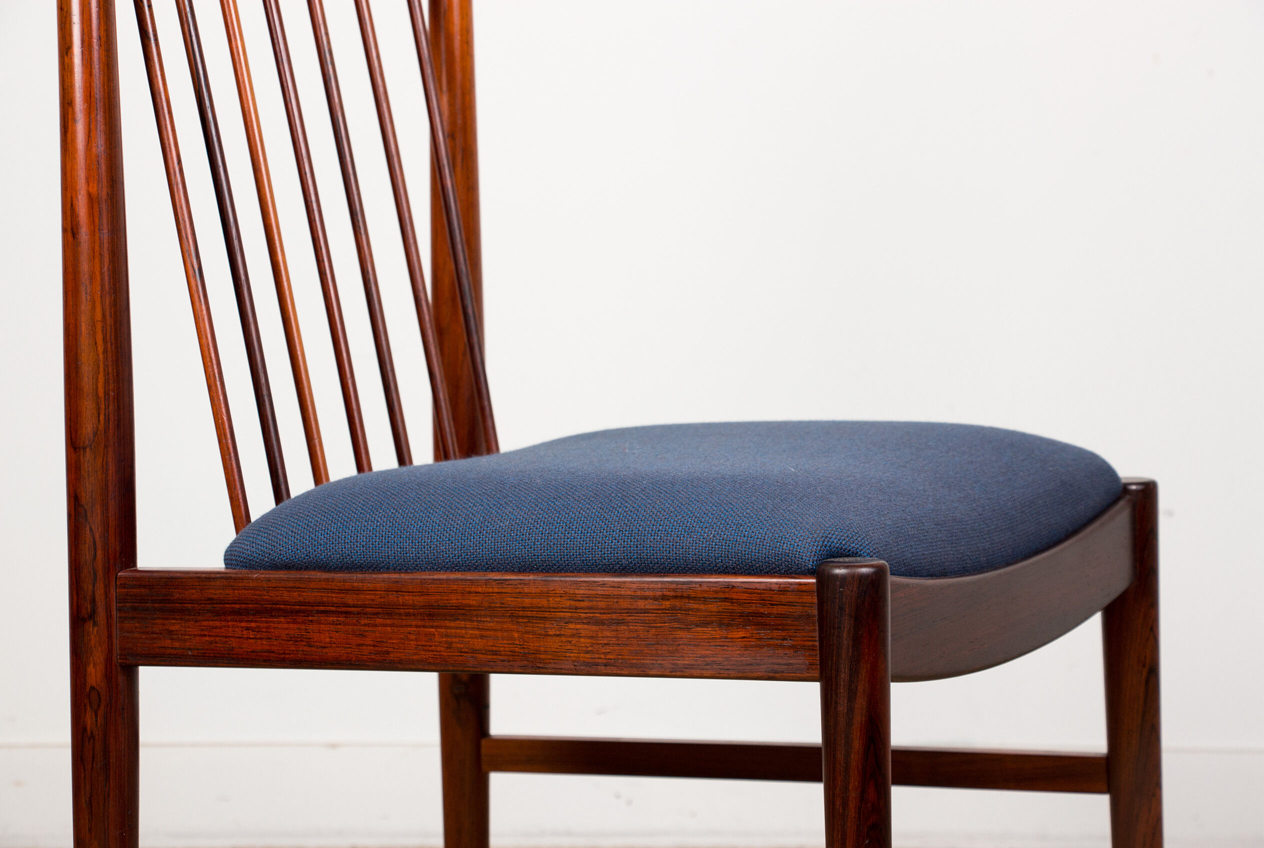 Series of 6 Danish chairs in Rio palissandre by Arne Vodder for Sibast 1960.