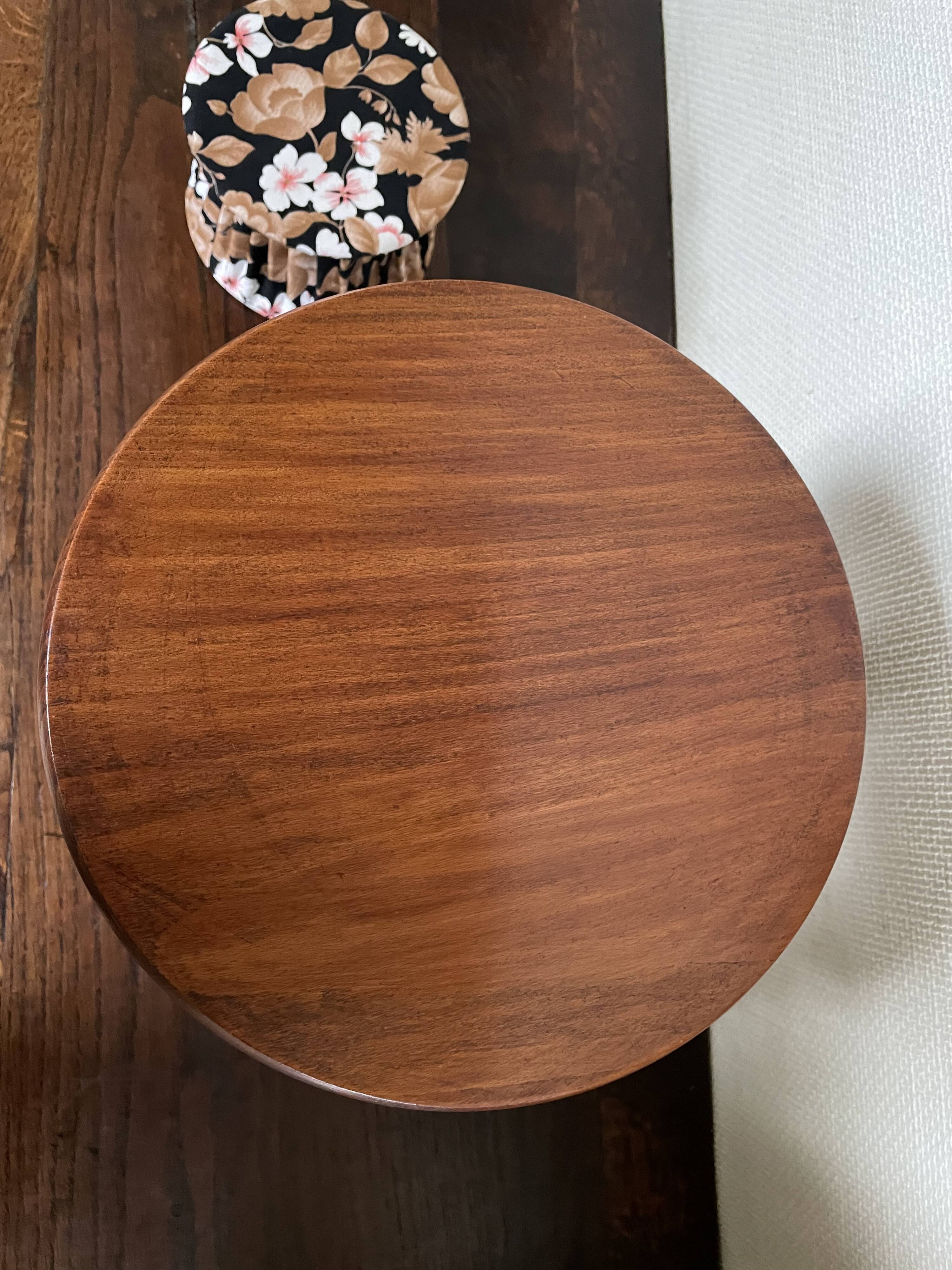 Tabouret tripode