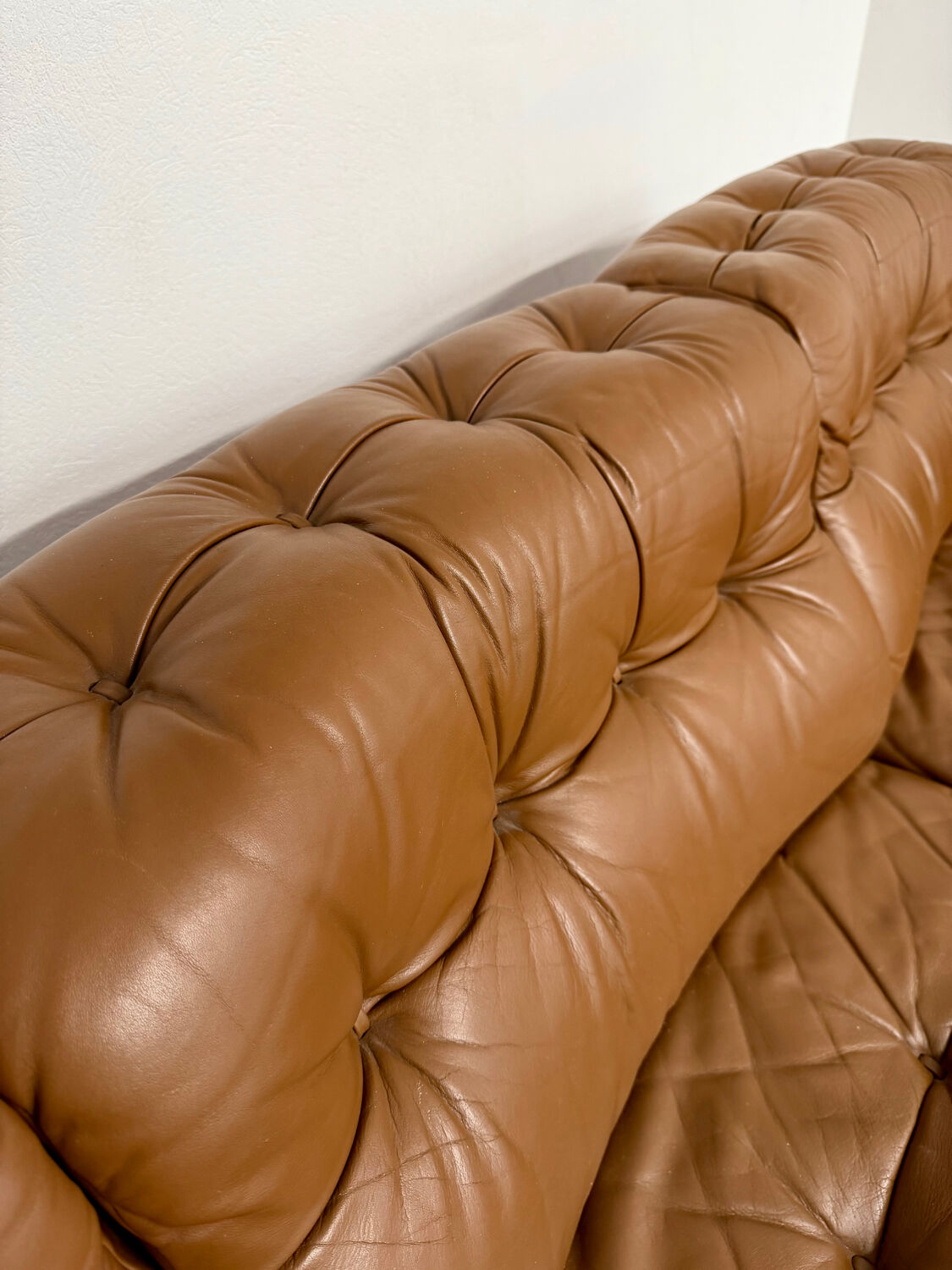 Vintage 1970s De Sede DS-40 camel leather 3-seater sofa.