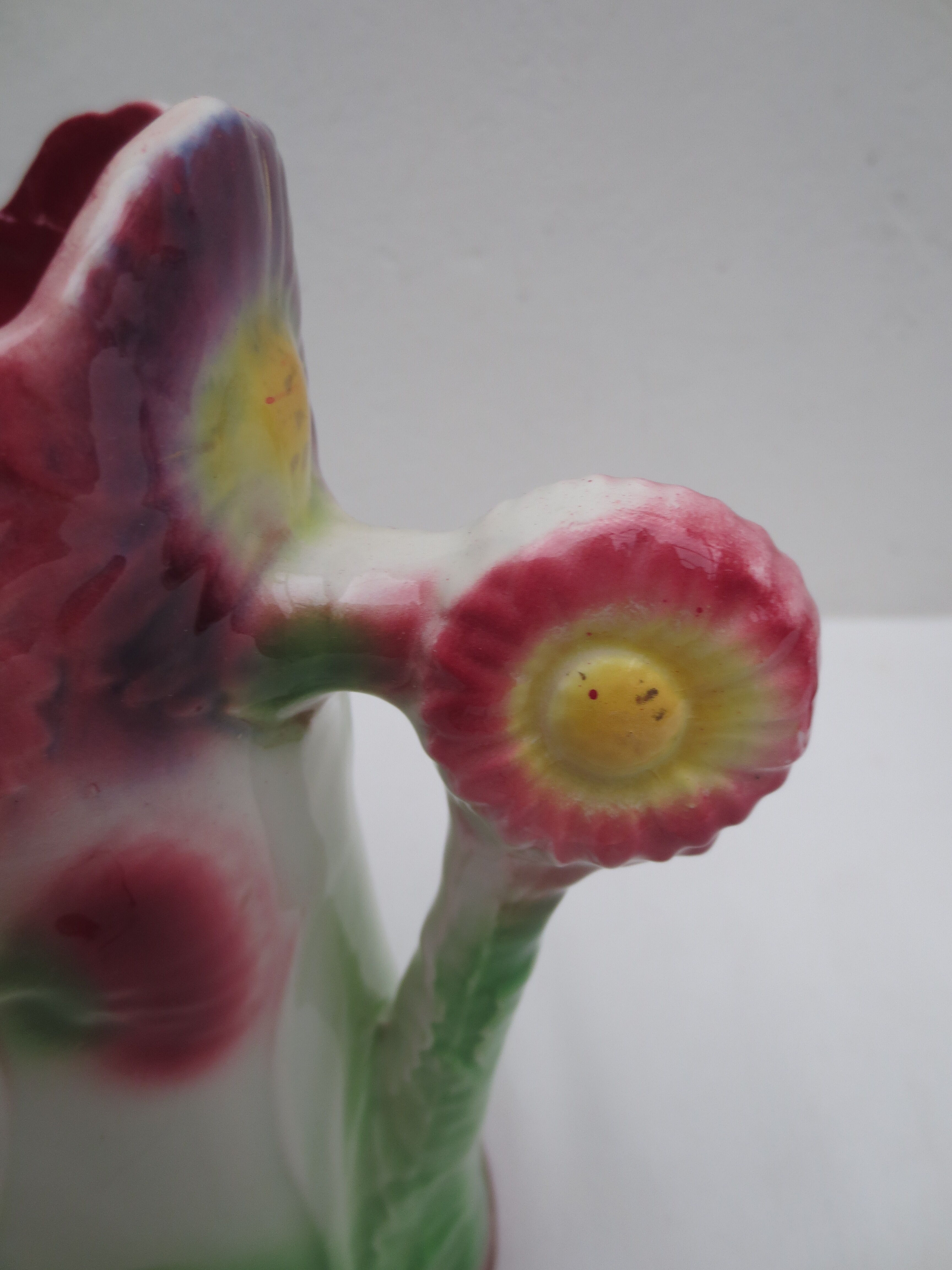 Vases and gardener "onnaing" in art nouveau dabsin