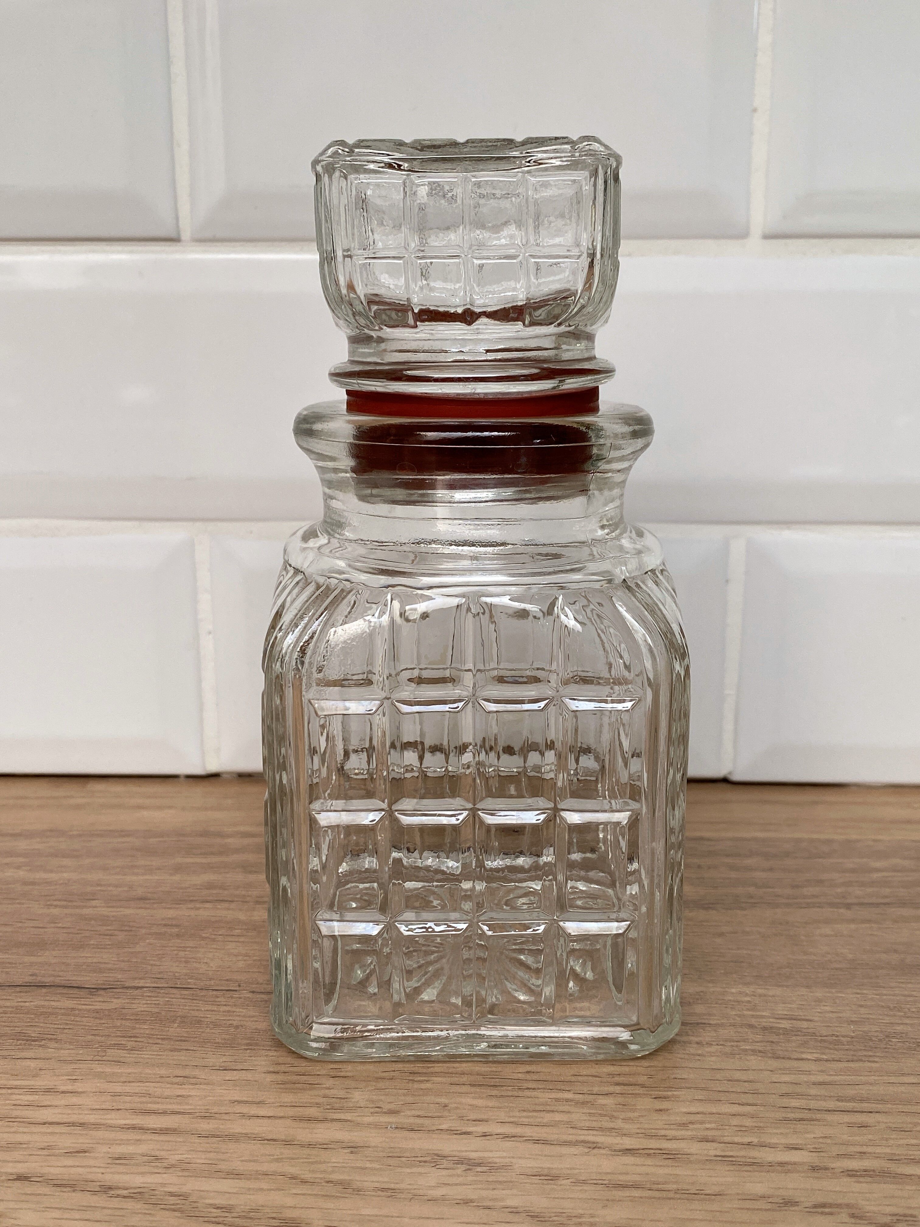 Glass jar